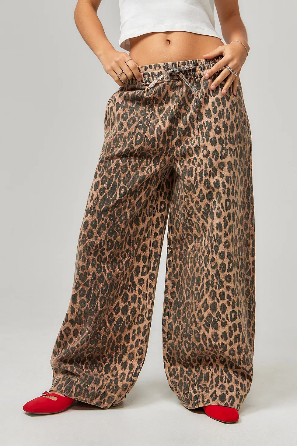 Damson Madder Rafe Leopard Print Trousers | Urban Outfitters (EU)