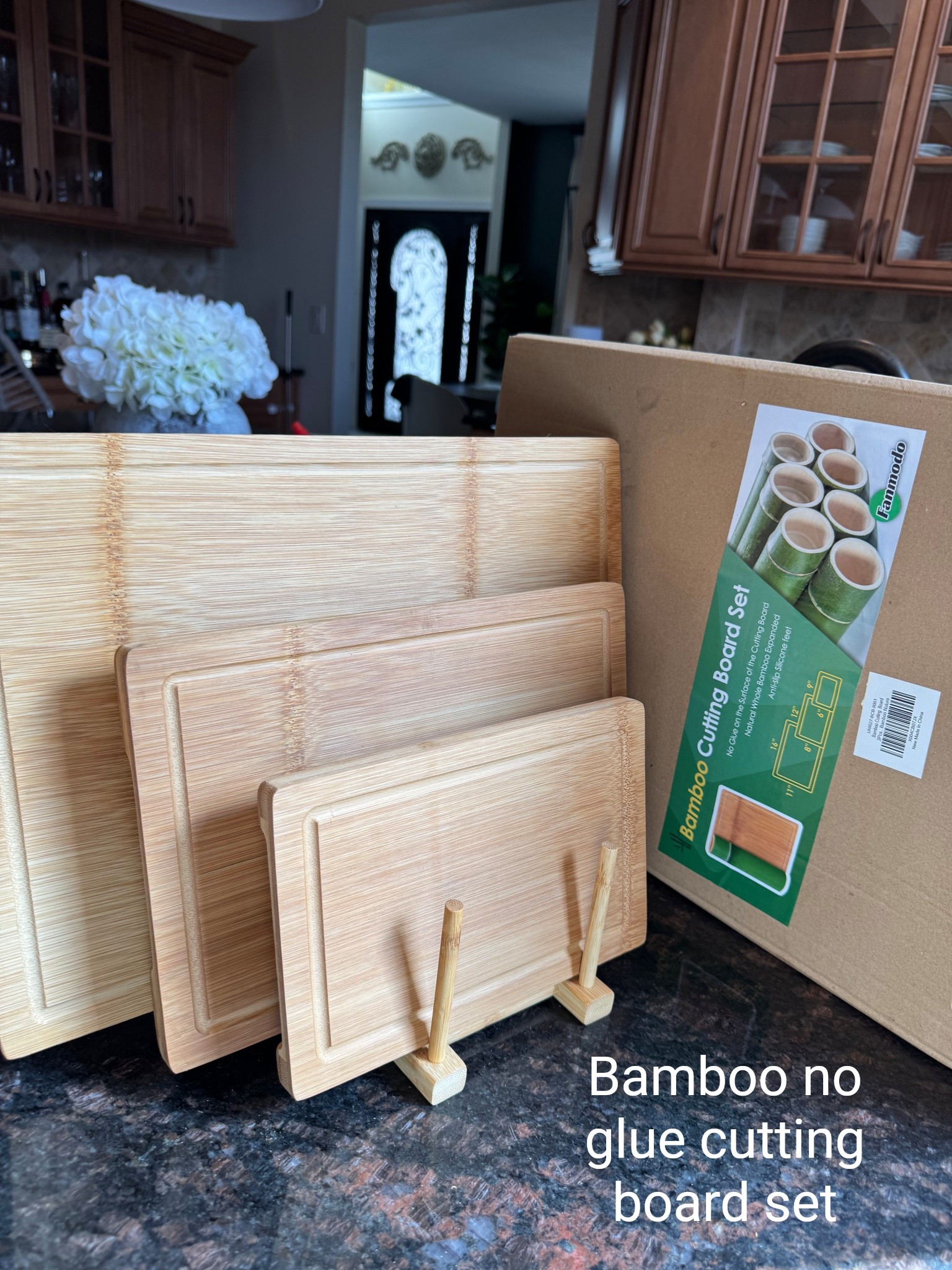 Check out this bamboo no glue on surface cutting board set from FANMODO. It comes with a little rack for convenient storage ! 

#LTKHome #LTKSaleAlert