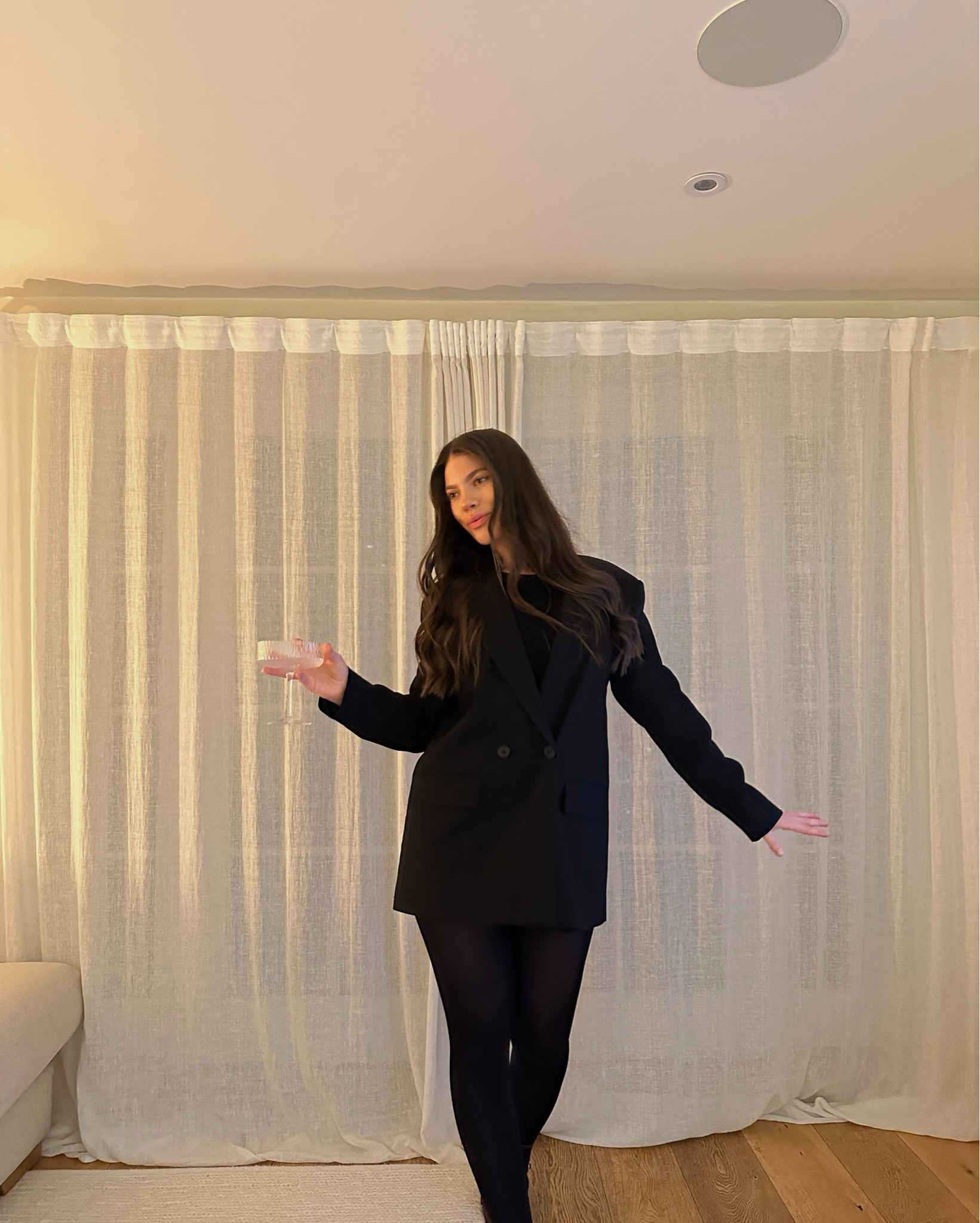 Holiday party outfit inspo 🎄🖤

This all-black blazer dress look is my go-to for Christmas drinks, dinners and winter events.


#LTKuk #LTKfestive #LTKpartywear