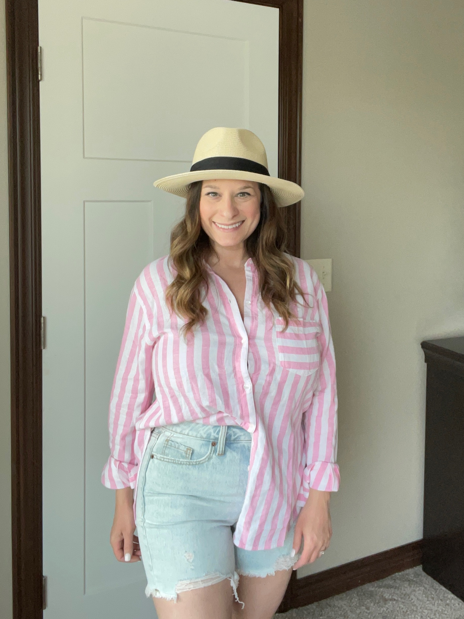 Old navy / midsize / denim shorts / Jean shorts / size 8 

#LTKtravel #LTKunder50 #LTKcurves