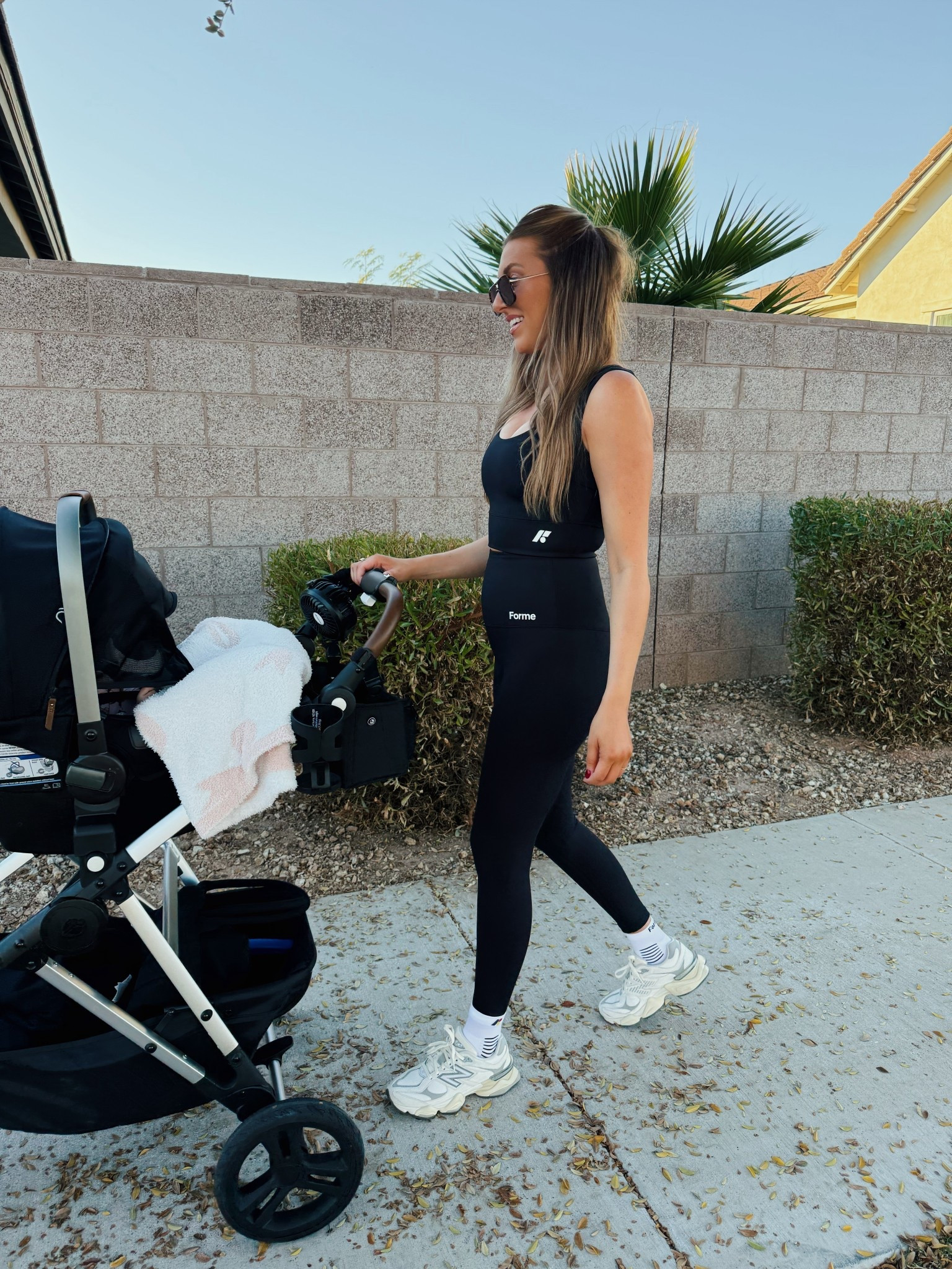 Getting back into an exercise routine now and I just got this smart,
posture-correcting active set from @forme.science! I can’t wait to wear it on my postpartum
recovery journey!

#formesciencepartner #forme #formescience 