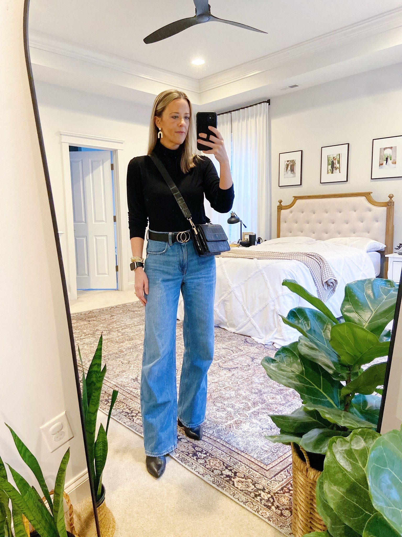 Casual chic outfit inspo. 

Elevated mom style | fall basics | wide leg jean outfit | Abercrombie loose fit jeans | black boots | Amazon crossbody bag | casual workwear | date night outfit | fall fashion inspo | nursing friendly outfit | pumping friendly outfit 





#LTKFindsUnder50 #LTKSeasonal #LTKFindsUnder100