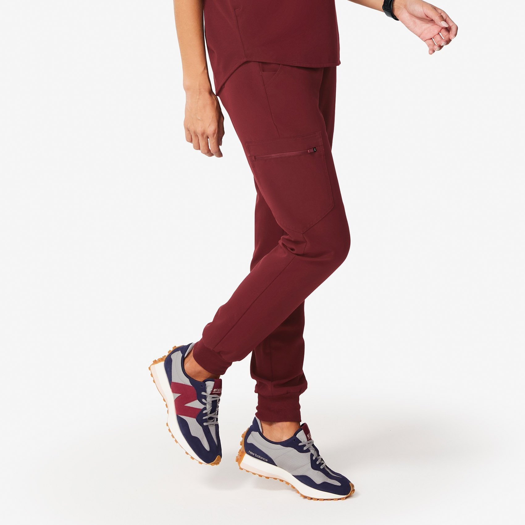 Women's Zamora™ Jogger Scrub Pants - Burgundy · FIGS | FIGS