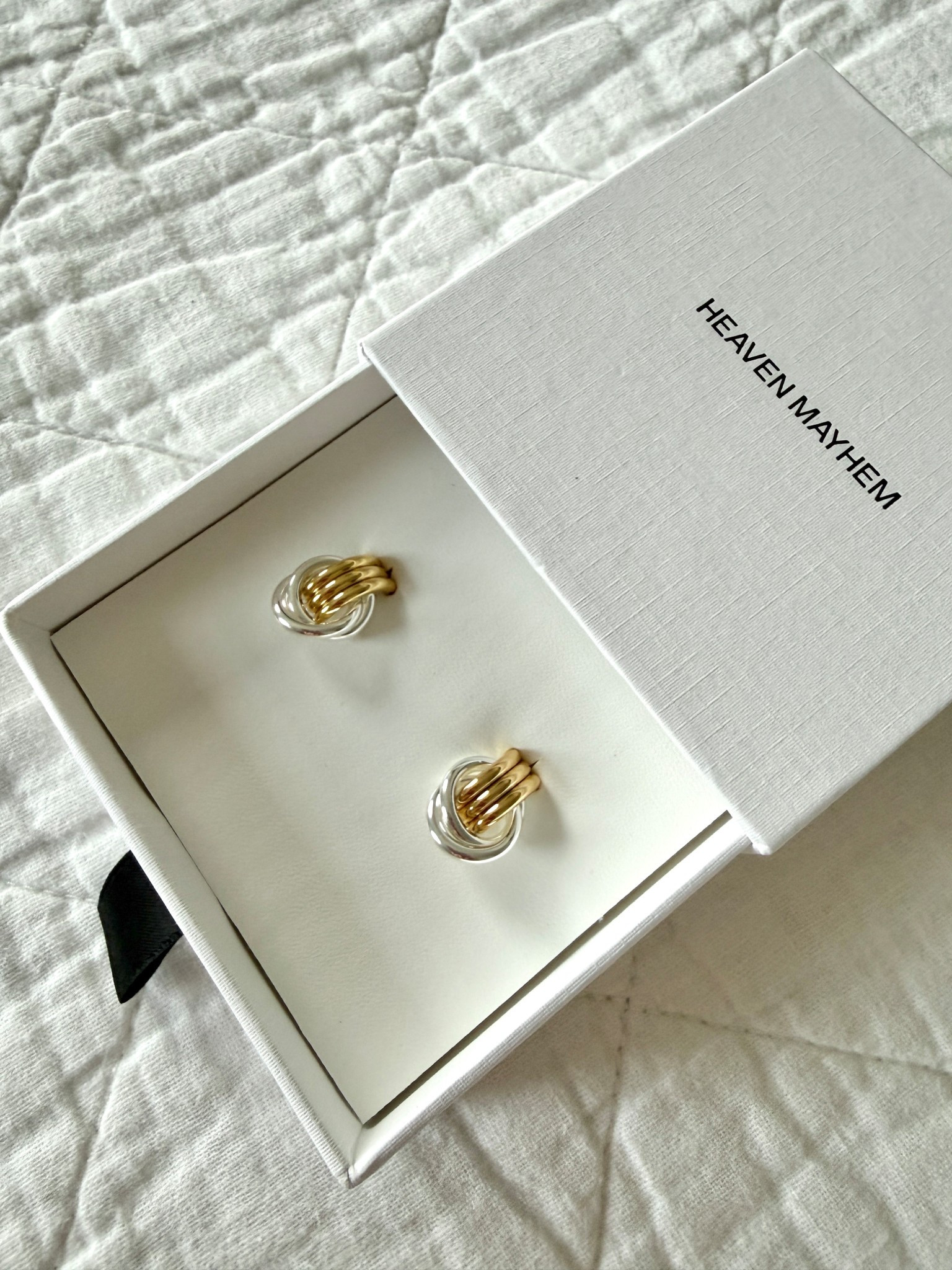 Obsessed with these Heaven Mayhem mixed-metal baby knot earrings 

#LTKFindsUnder50 #LTKFindsUnder100 #LTKSaleAlert