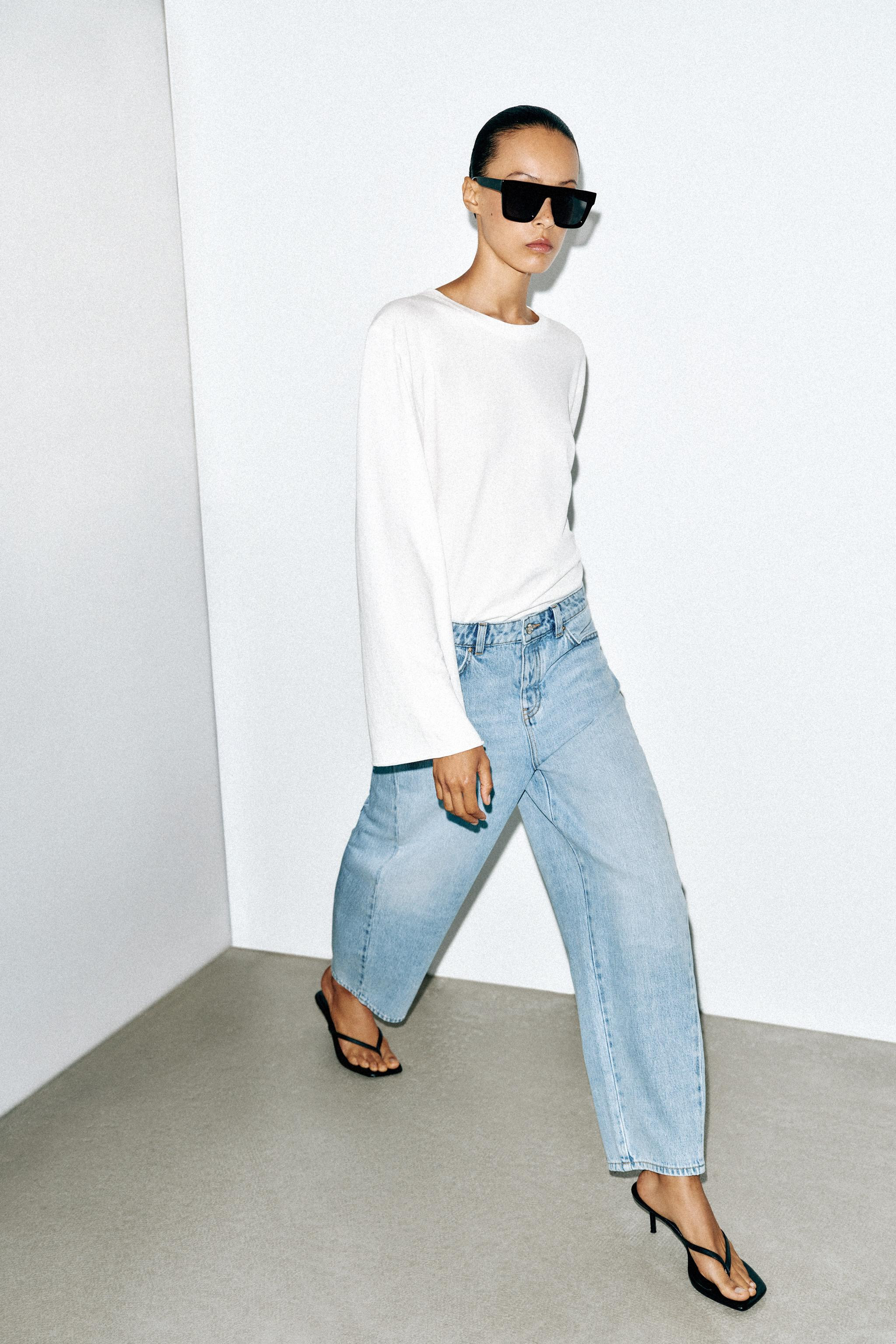 HIGH RISE - BARREL LEG - SEAM DETAILHigh-rise five-pocket jeans. Barrel-leg fit that tapers towar... | Zara US