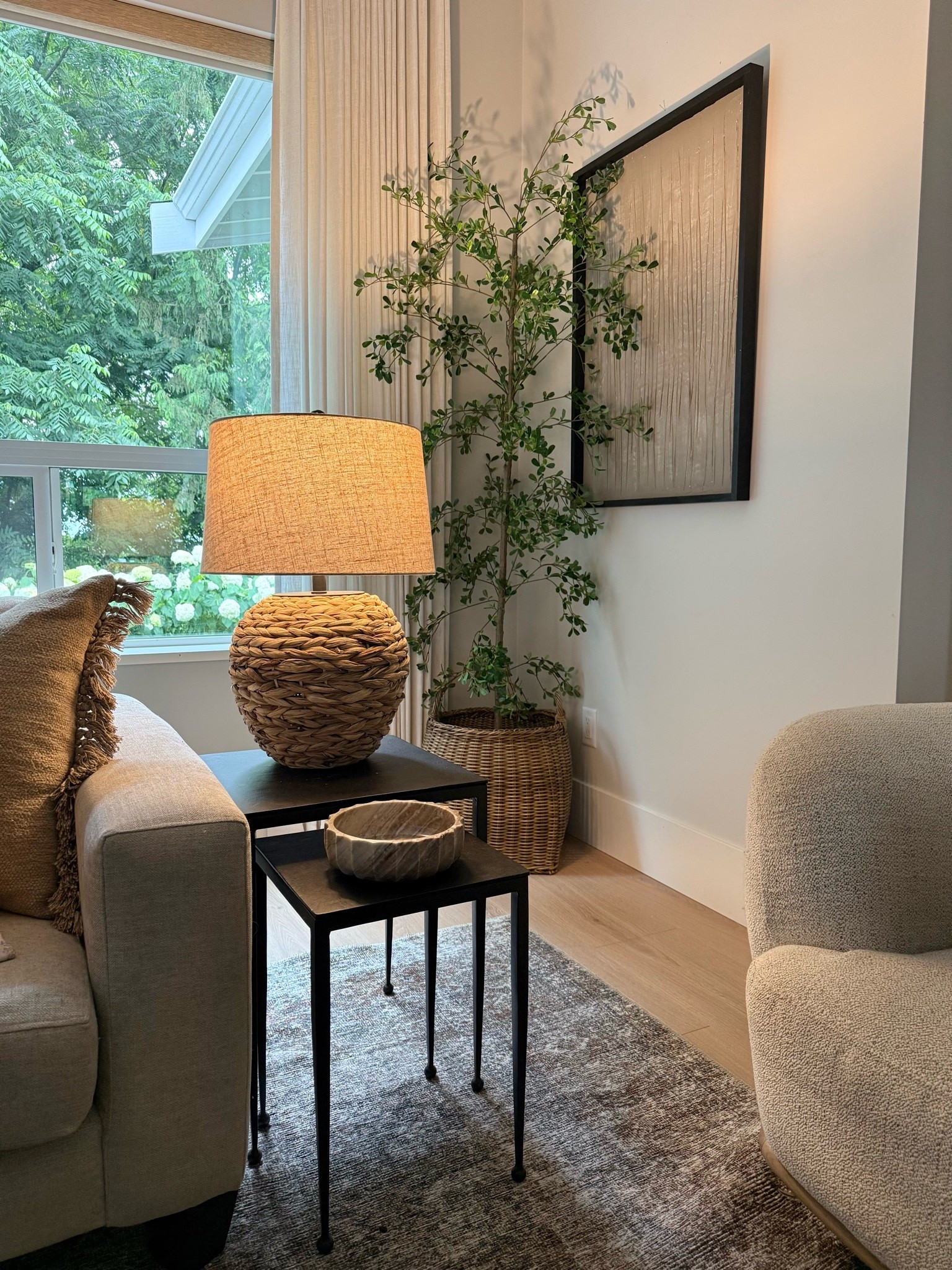 Woven lamp = coziest vibe✨