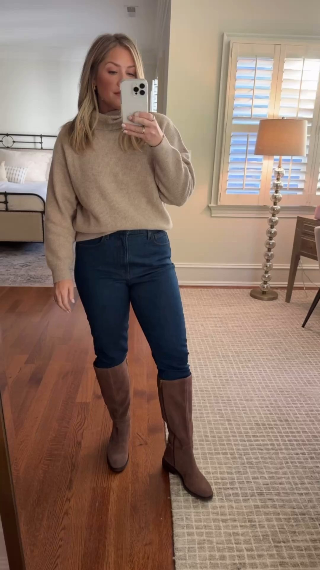 You’ve seen me wear these @vincecamuto Pavla boots since the beginning of fall, and I am so in love. I found another pair of great boots plus some flats that I would highly recommend during their Cyber Week Sale, happening 12/1 - 12/7. Just when you thought Black Friday was the end of the savings, continue to get 40% off sitewide and up to 50% off select styles. #vincecamutopartner #ad
