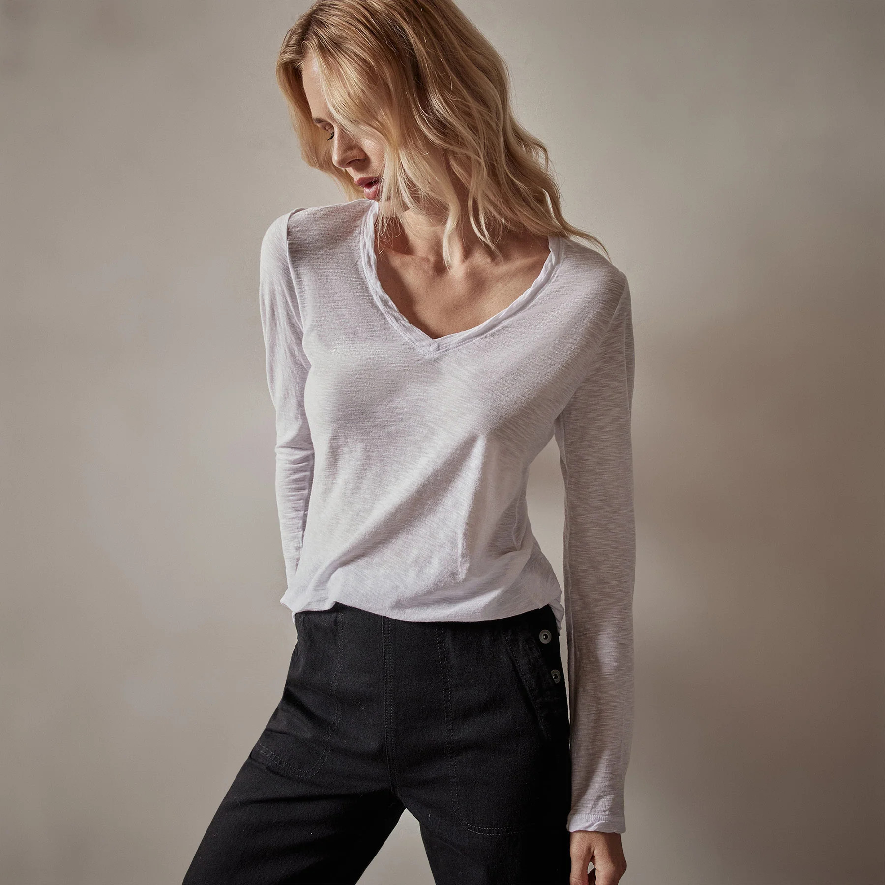 Sheer Slub Long Sleeve V Neck Tee | James Perse (US)