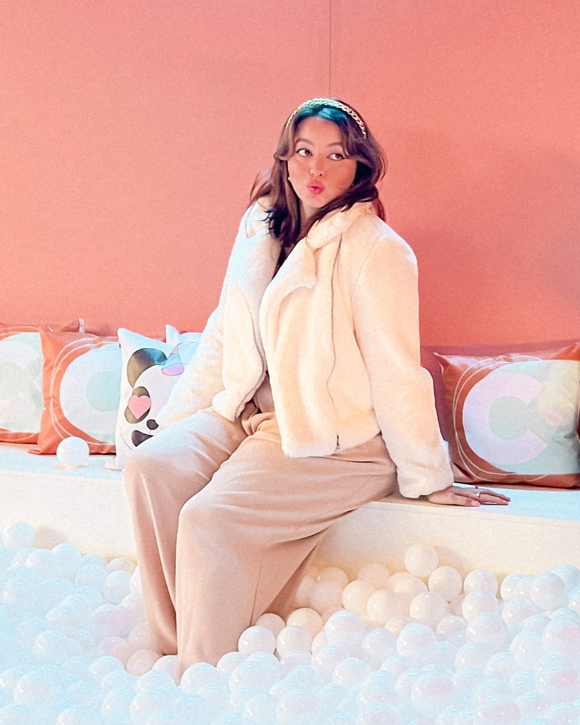 Única parte boa do frio: tirar esse casaco peludinho do armário 🐼

#ltkconbr2023 #casacoinverno 

#LTKcurves #LTKbrasil #LTKFind