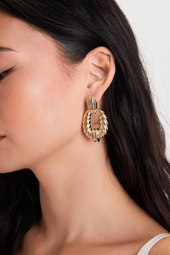 Iconic Extravagance Gold Twisted Chunky Door Knocker Earrings | Lulus