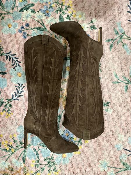 New Marc fisher boots! Love the chocolate brown color! Use code STYLEDJEN20 for 20% off their entire website!!! 



#LTKstyletip #LTKSeasonal #LTKshoecrush