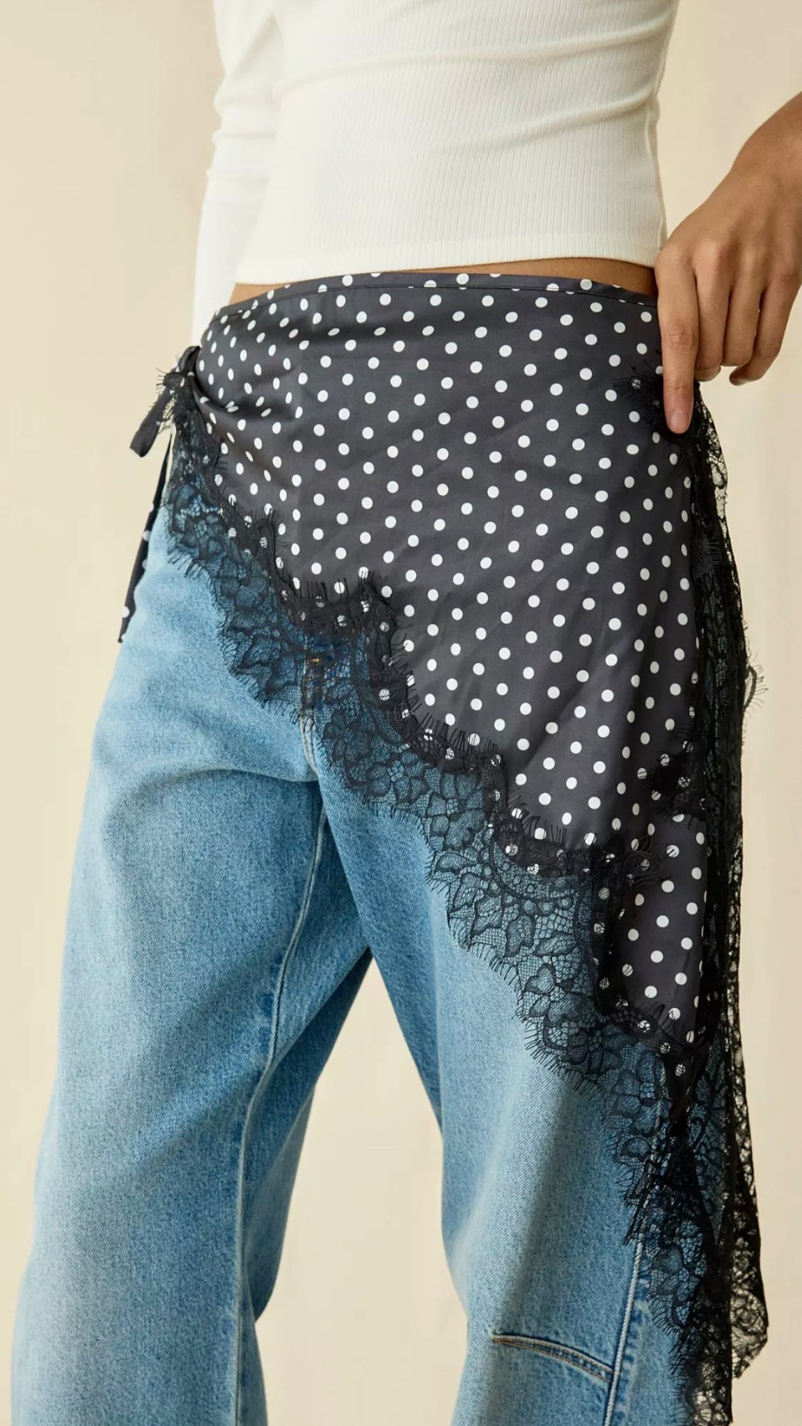 This is soo good! A lace trim scarf for the scarf belt trend? Immediately yes🖤

#LTKgrwm #LTKootd
