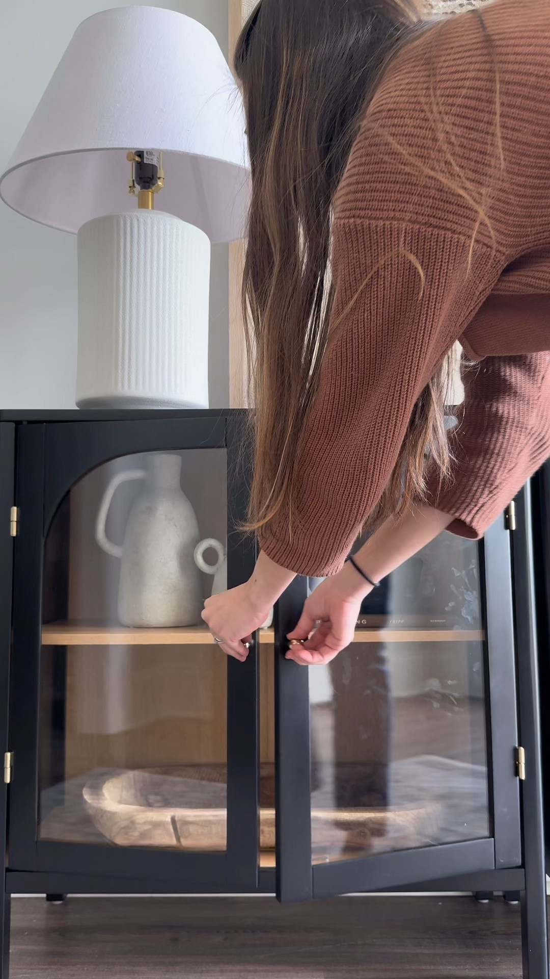 Styling my entryway cabinets 🤎 Loving my new Nathan James Mason cabinets. Such great quality & absolutely STUNNINNNNNG!

Organic Modern Styling
Neutral Styling
Cabinet Styling
Oversized Art
Loloi Art
Hobby Lobby Vases
Decor Books

#LTKhome