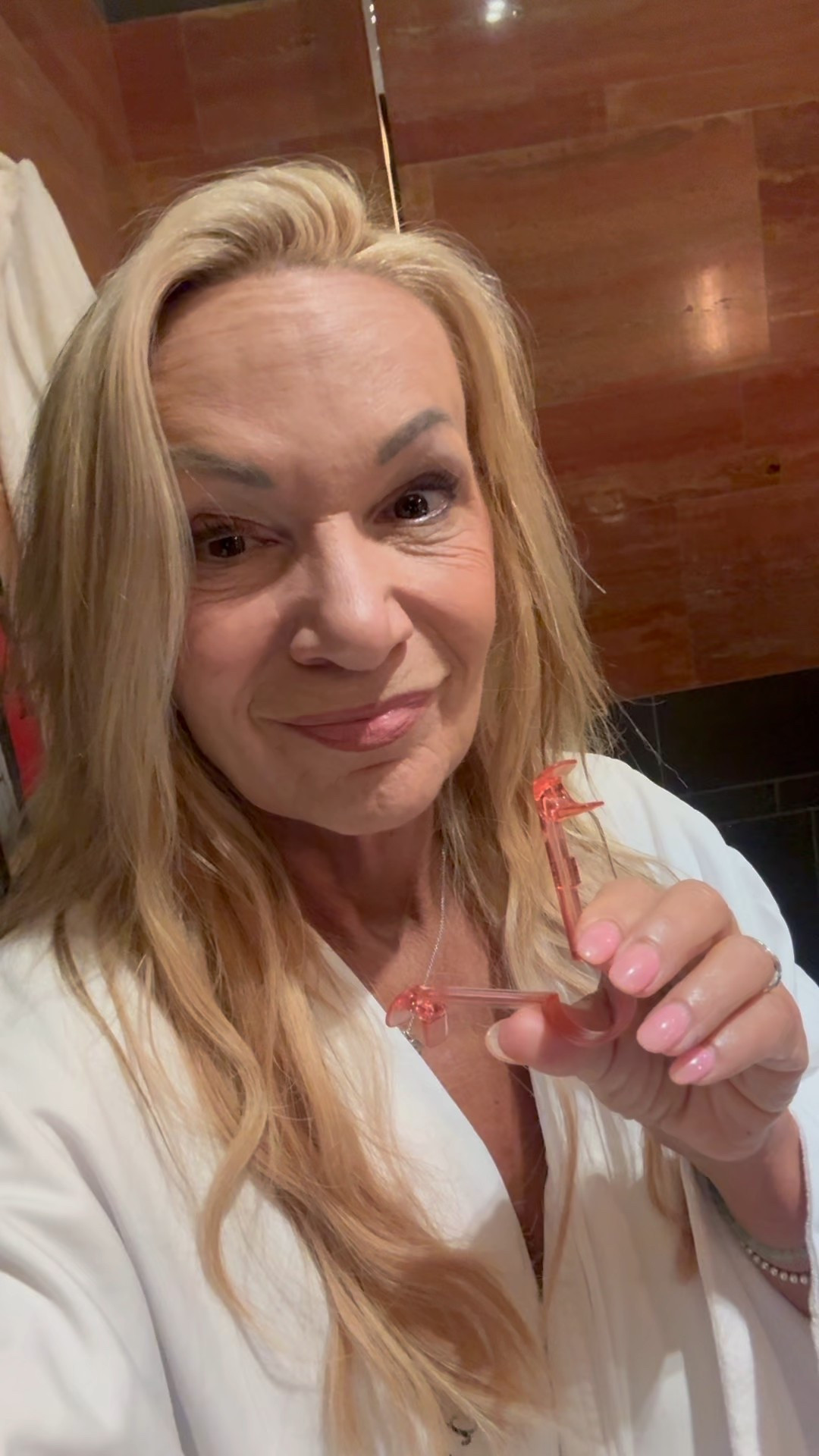 Can’t stop talking about the results I’ve had using this little jaw exerciser two minutes a day. 

The jowling that was developing along my jawline is greatly improved. Cheeks are firm and sculpted, and lips are noticeably fuller. I started noticing results in the first month of my use, and they keep getting better over time. 

In the interest of transparency I’ve been getting Botox in my forehead since 2019 but this has transformed the rest of my face. (I tried Botox on my jawline it did nothing and of course cost wayyyy more than the jaw exerciser.)

Highly recommend! Drop any questions in the comments ⬇️

xoxo
Elizabeth 



#LTKBeauty #LTKFindsUnder100 #LTKOver40