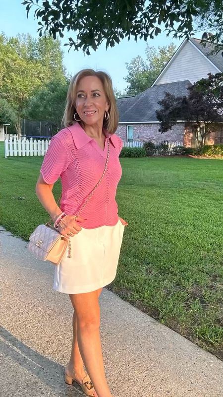 How cute is this pink top?! I love it! I’m wearing it in an XS and it runs very small, I wish I’d gotten the S instead. 

The cute little white skirt is darling. I’m wearing it in a 0, and it runs very small. 

Aritzia, Avara, Schutz



#LTKVideo #LTKOver40 #LTKStyleTip