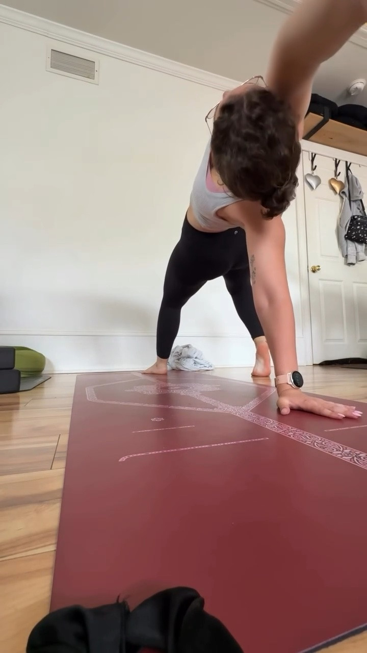 a class of ~85% silence…forced to focus on my mat and my breath and my movement…
•
you learn a lot about yourself when things change and adjustments need to be made. 
•
this class was 10/10🌟
as per usual: @lightboxyoga 
•
#yoga #southjerseyyoga #yogaflows #activegirly #noahkahan
