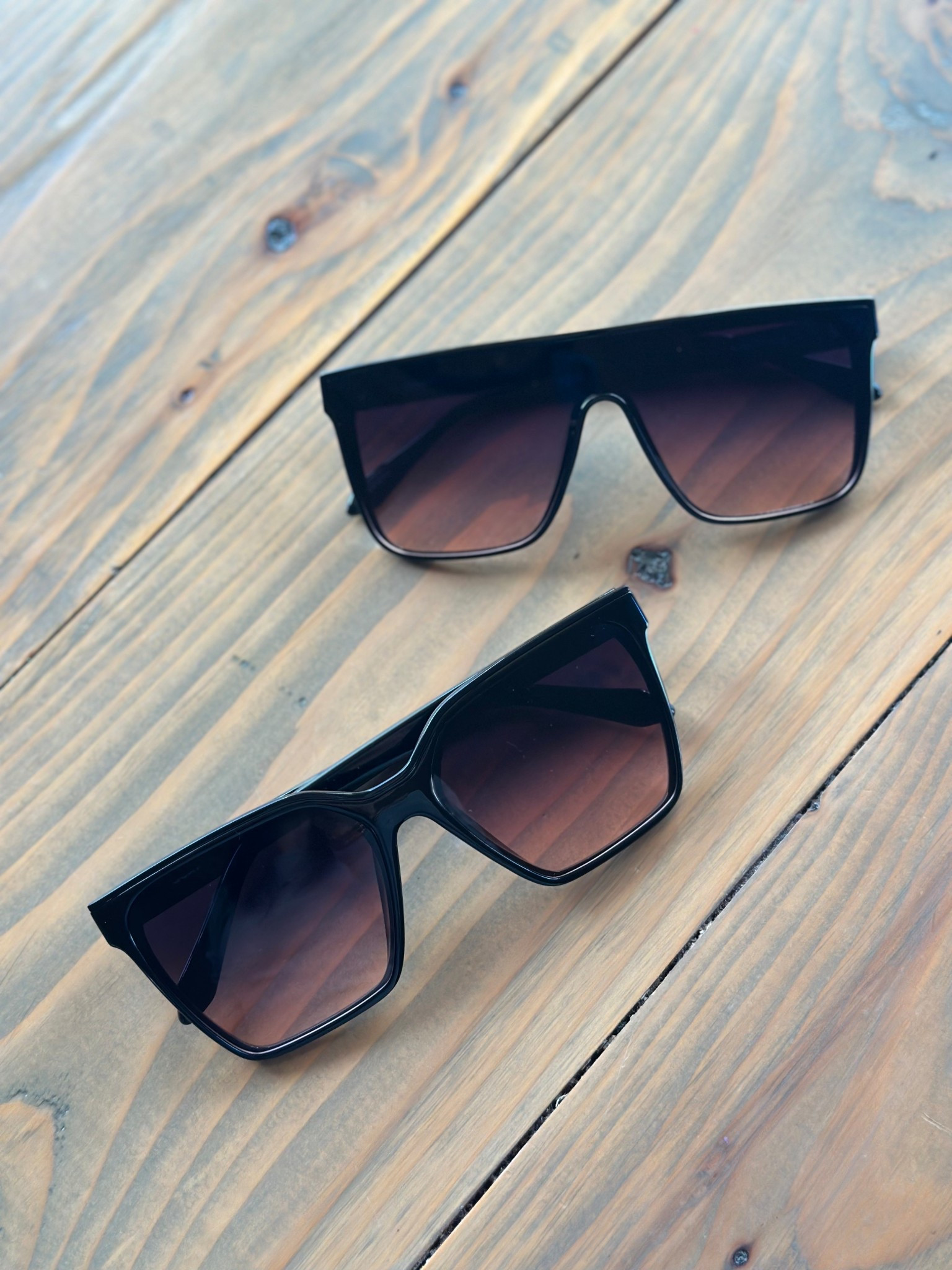 Got myself some new shades while on vacay!! 😎
#shades #sunglasses #womenssunglasses #quay #quaysunglasses #like #comment #save #share #follow 

#LTKFindsUnder100