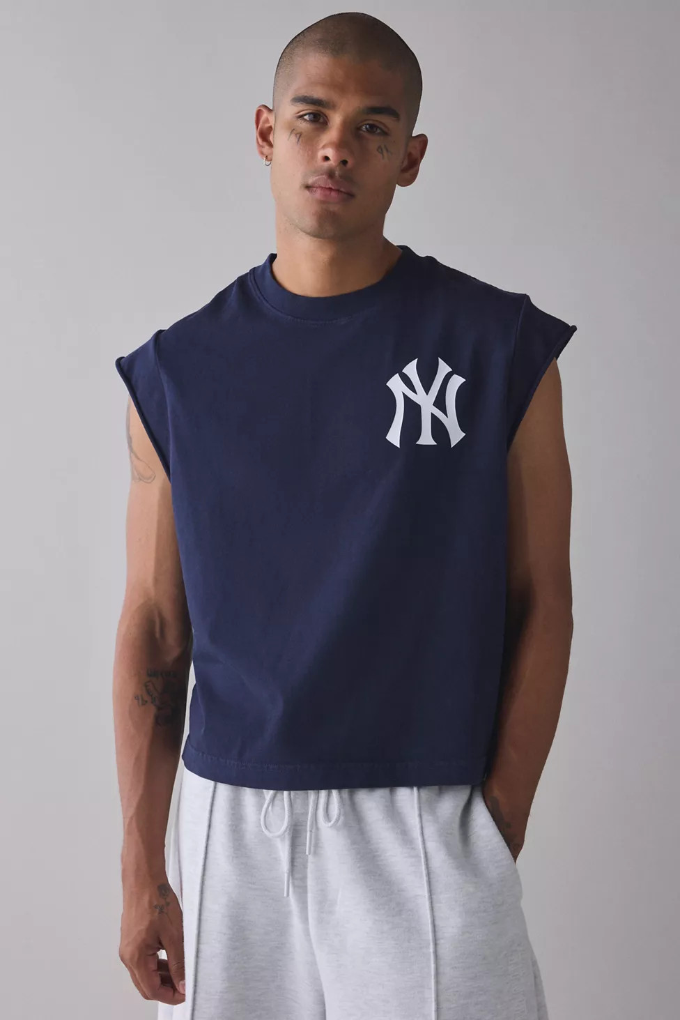 Pro Standard UO Exclusive MLB Team Logo Tee | Urban Outfitters (US and RoW)