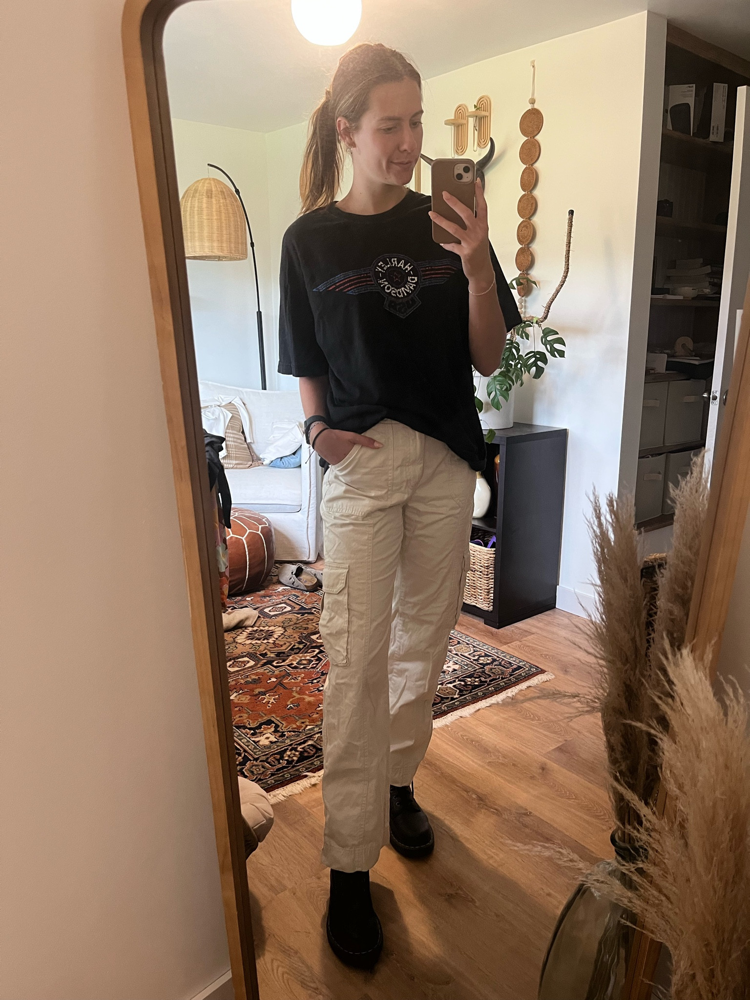 Cargo pants are back yall!!! Do you have yours? If not, I linked mine + other cute options here. I paired mine with an oversized graphic t shirt from Goodwill, but I linked cute options for you! Finished it off with Doc Martens (which never go out of style) 🤌🏻

#LTKstyletip #LTKfindsunder100