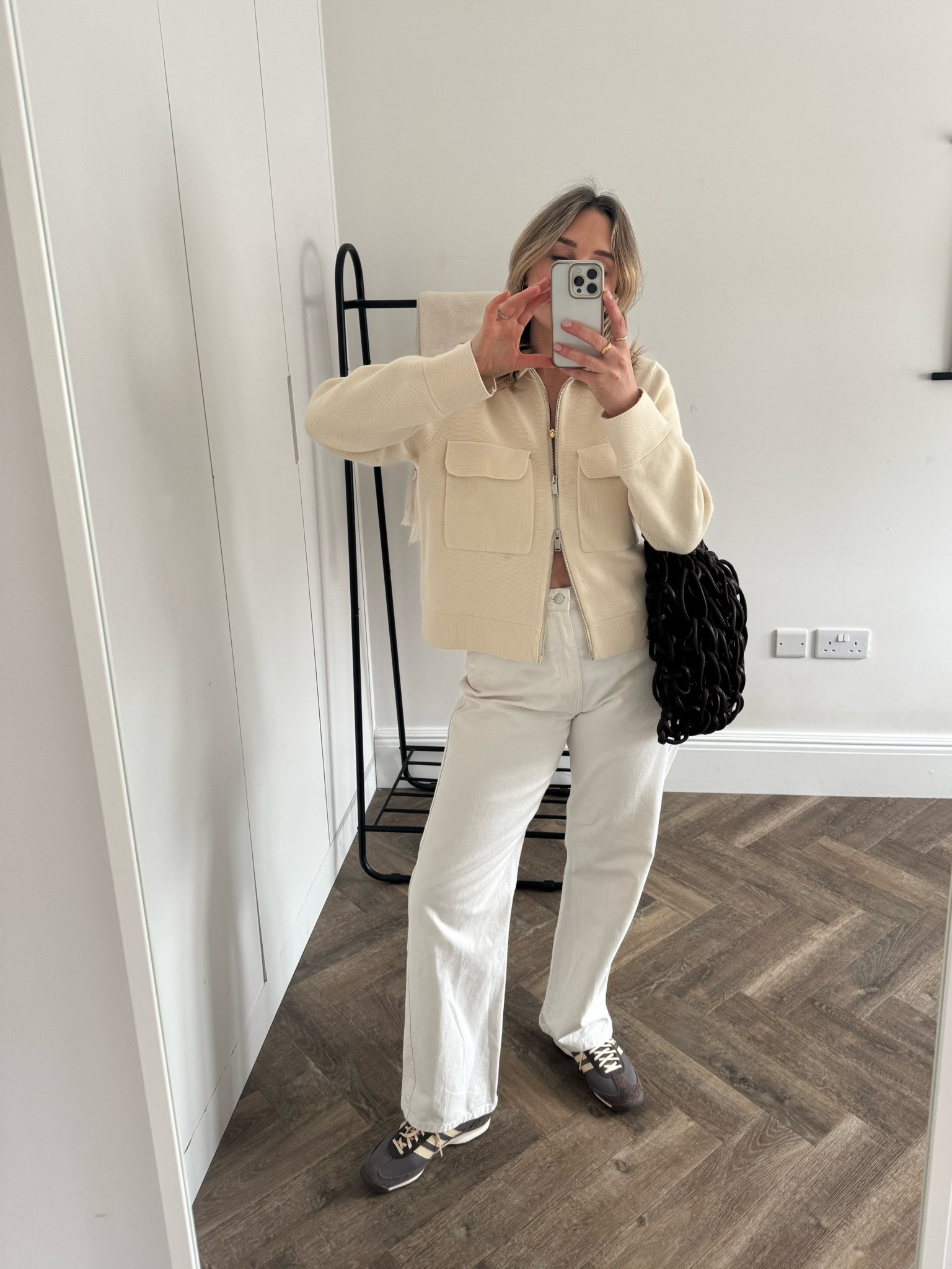 Everyday spring style
Butter yellow
Chocolate brown
White jeans
Adidas trainers
Sl72 
