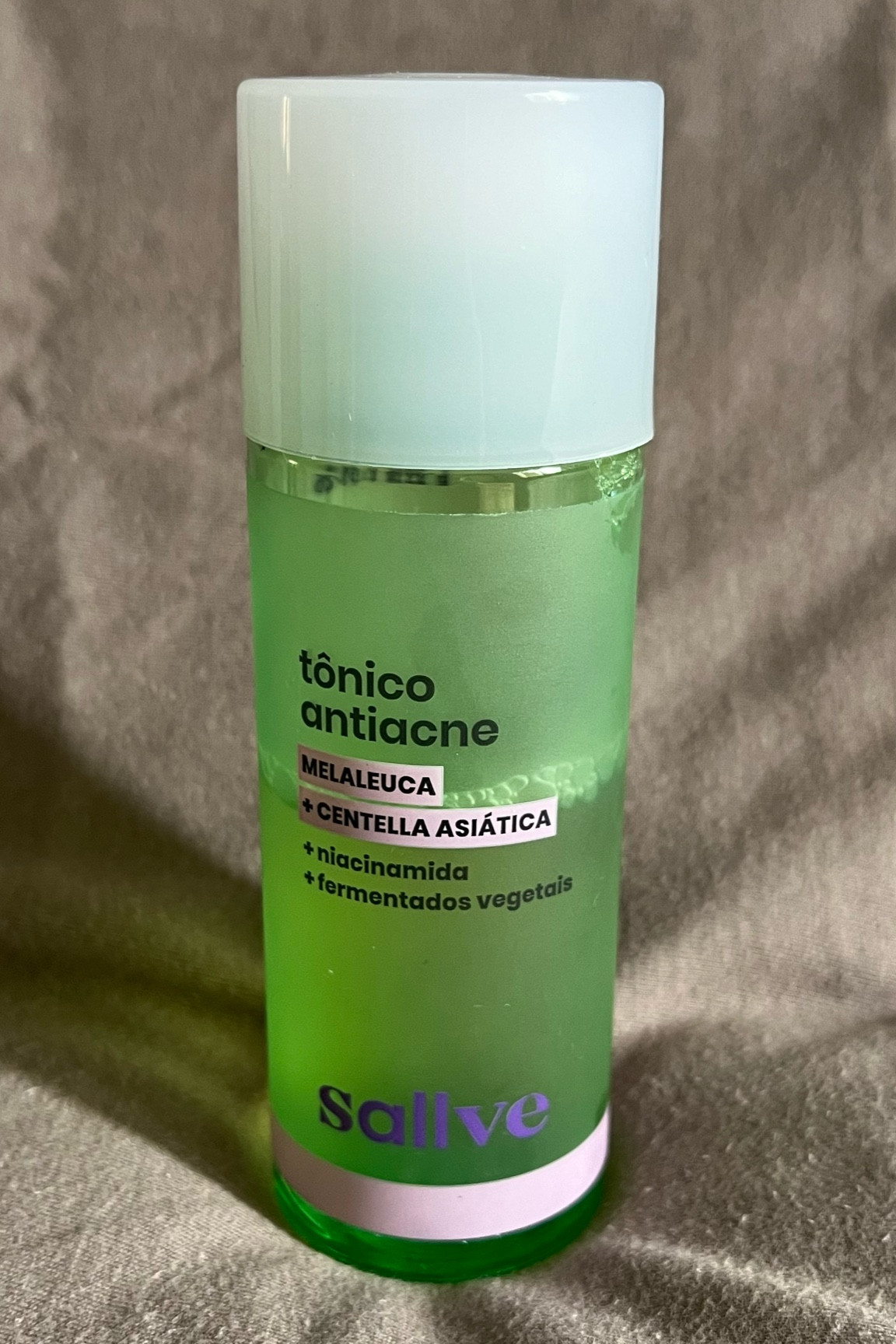 O Tônico Antiacne é um produto onde ajuda a equilibrar o pH da pele, ajuda no tratamento e na diminuição de manchas de acne 💚

Para utilizar coloco o produto em um disco de algodão e depois venho pressionando levemente contra a pele para que possa absorver o produto.

Esse tônico ajudou a minha pele ter bem menos espinhas do que eu tinha quando não usava esse e mais um outro produto que vou falar sobre ele em uma outra postagem.

Observação⚠️:não usar na região dos olhos.

#LTKbeauty #LTKGiftGuide #LTKbrasil