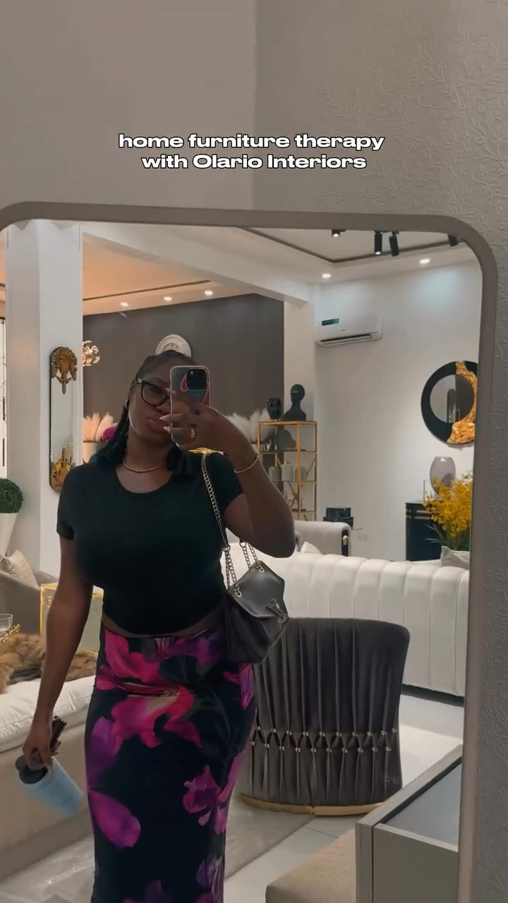 POV: you know you’re officially adulting when nothing makes you happier than new furniture from @olariofur 🤗✅ #stylebyemmanuela 
.
.
.
#homedecor #interiordesign #homeinspiration #interiorstyling #dreamhome #modernhome #homegoals #homevibes #interiorgoals #homedecorlover #lagosfurnitureshowroom #lagosfurniturestore #blackcontentcreators #lagosbusiness #lagosliving