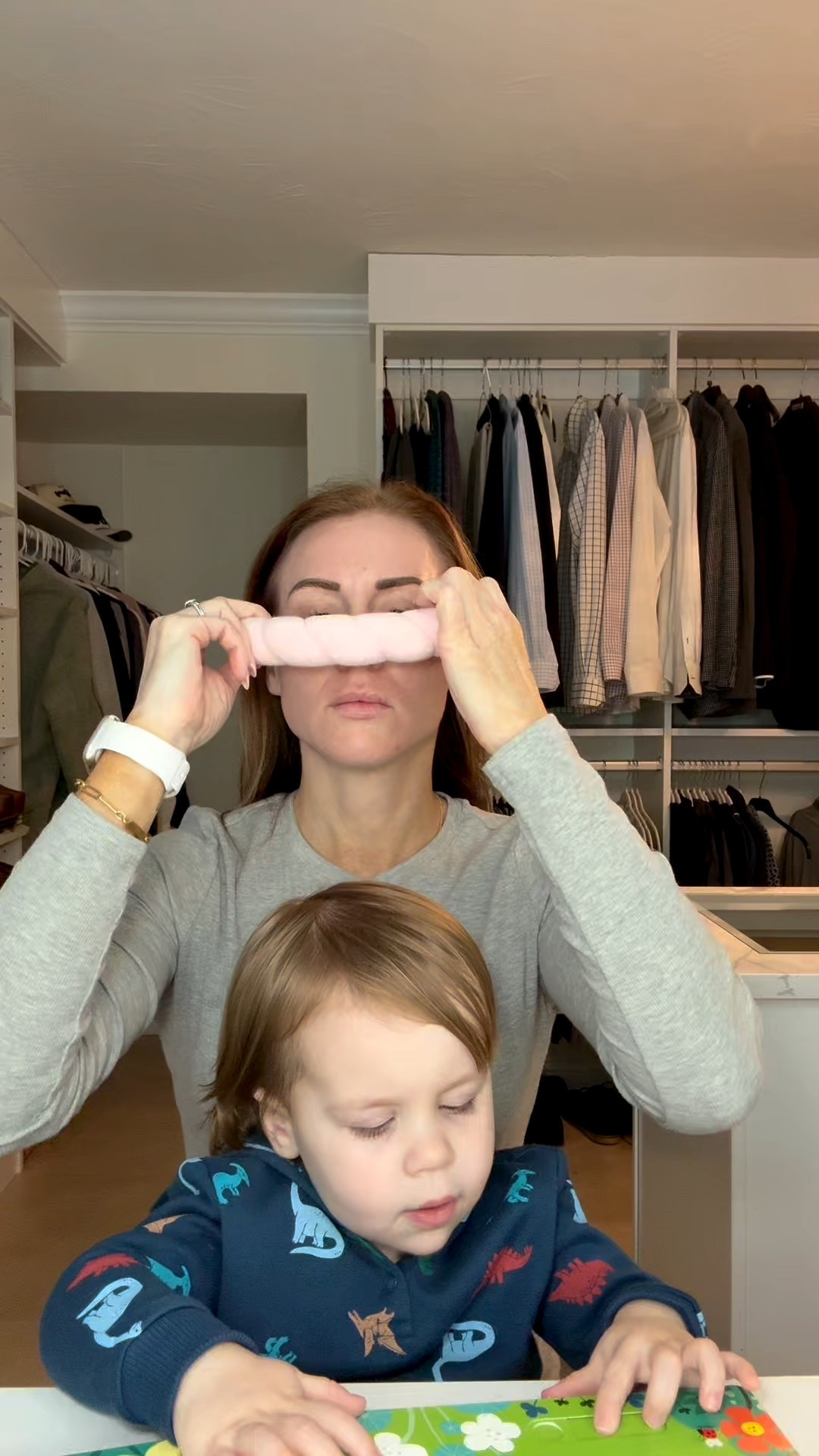 I swear my days are always more productive when I start out by getting ready! Even if we have zero plans

#quickmakeup #mommakeup #morningroutine #momlife #easymakeup

#LTKBeauty #LTKFindsUnder50