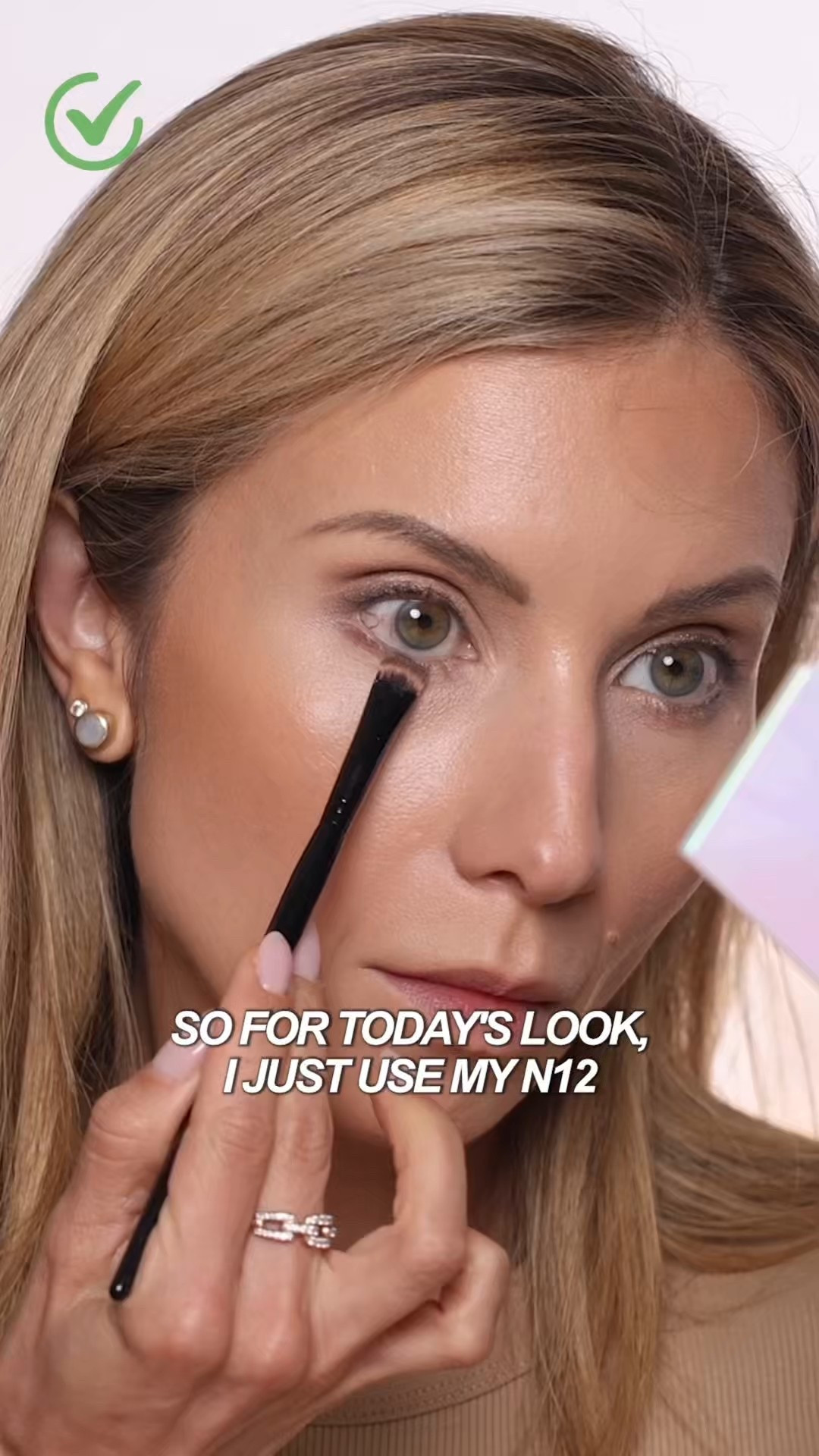 Harsh black liner? Try this instead!
I love the definition eyeliner gives, but placement + color make all the difference. A chocolate brown or bronze liner can look softer, more modern, and just as impactful as black.

💡 My Eyeliner Tips:

Skip rimming the whole eye (it makes eyes look smaller).

Focus liner on the outer half of the lash line.

Always smudge your liner for a softer finish.

On lower lashes, swap liner for shadow or a bronze pencil.

✨ What I used in this look:

FENTY BEAUTY | Flypencil Longwear Eyeliner – Puppy Eyez

BK BEAUTY | Nikki La Rose N12 Ultimate Smudger

MAKEUP BY MARIO | Master Mattes Eyeshadow Palette: The Neutrals

This combo = soft, defined eyes that look lifted and youthful.

#LTKBeauty #LTKOver40