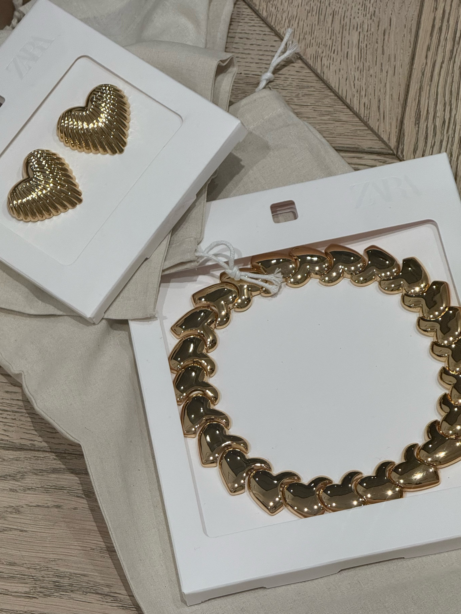 Zara jewellery - gold necklace - heart necklace - Zara necklace - heart necklace - heart earrings - gold earrings - chunky gold earrings - chunky heart necklace - chunky heart earrings - large gold earrings - gold jewellery - gold
Jewelery - Zara new in 

#LTKgiftguide #LTKstyletip #LTKdatenight
