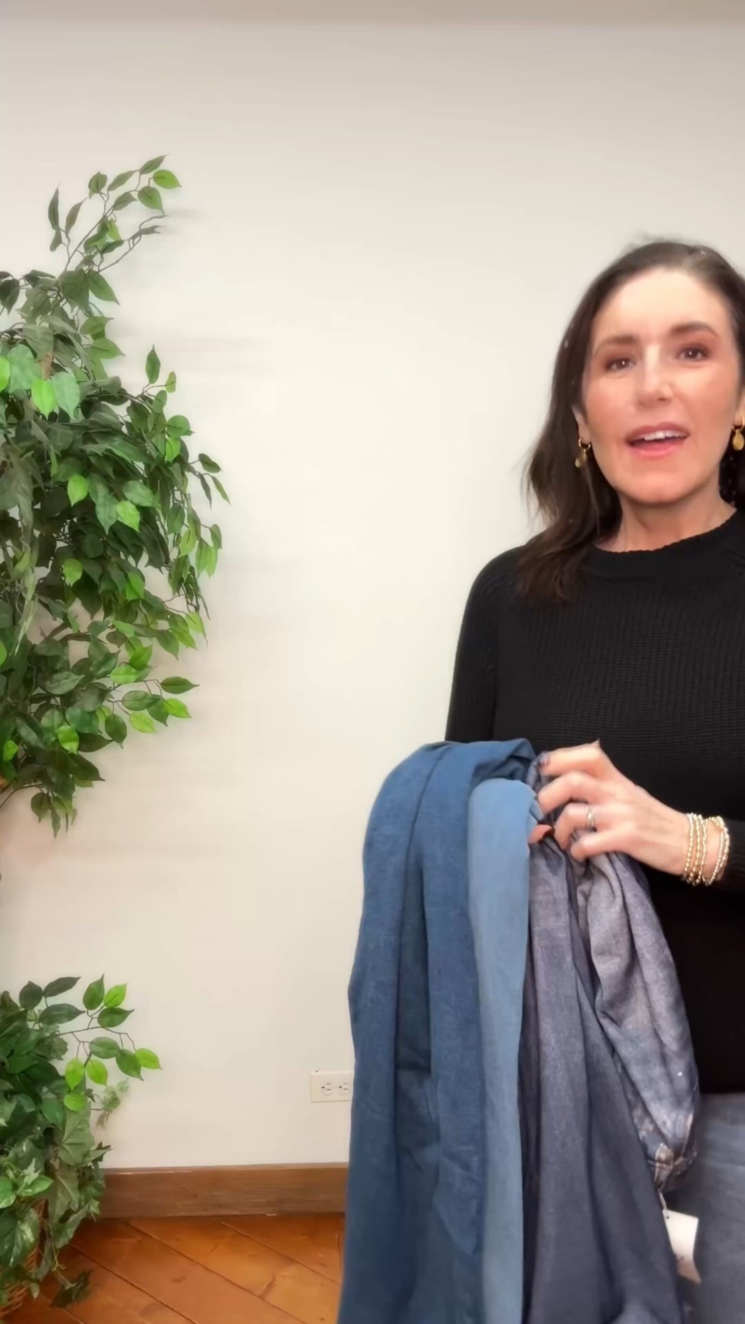 Would you wear these “sweatpant jeans”? 👀

I’m all about comfort these days — and all of these passed the test! Most come in multiple colors and are perfect for errands or travel days.

👖 The viral ones (Rag & Bone)
Pricey, yes… but totally worth it. I sized way down to an XS They also come in a wide-leg version and seriously feel like elevated loungewear, comfortable yet put-together.

👖 GAP
Very soft and the most “jean-looking” of the bunch, with a real zipper and button.

👖 Mila Rosebella
Do not size down in these! They run snug — I’m sending mine back for a larger size.

👖 Amazon
Not technically sweatpant jeans, but I actually really liked them.


#MidlifeStyle #TryOnHaul #SweatpantJeans #ProAgeStyle


#LTKTravel #LTKOver40 #LTKStyleTip