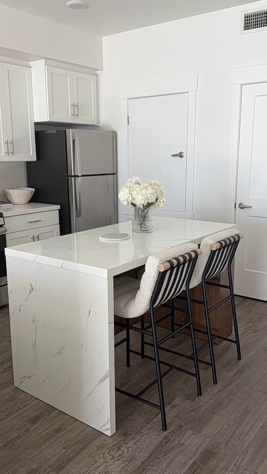 New kitchen island!! I wasn’t expecting the quality to be so high for being under $300!