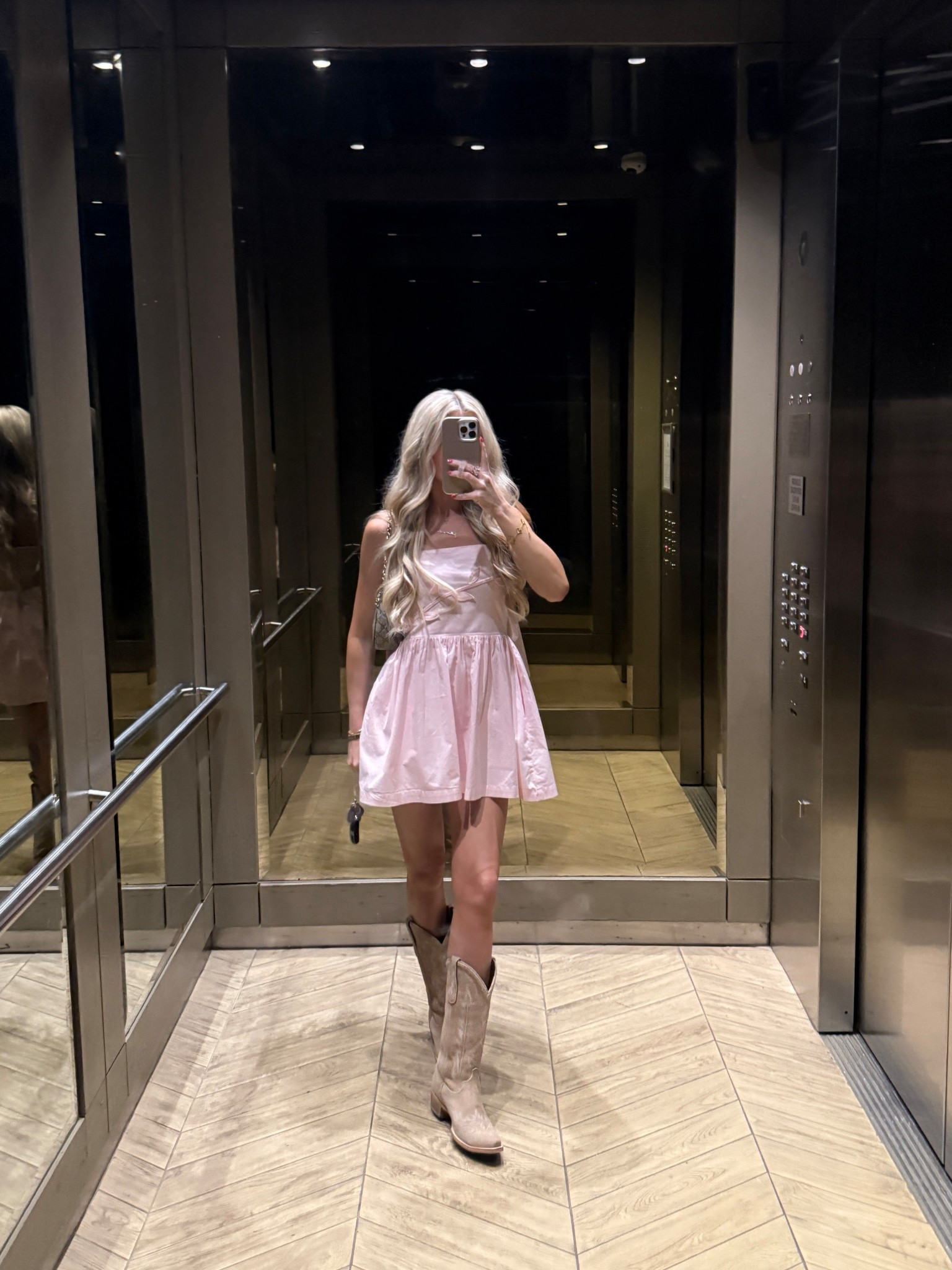 Fall but it’s still 90 outside lol 

#LTKSeasonal #LTKStyleTip #LTKFindsUnder100