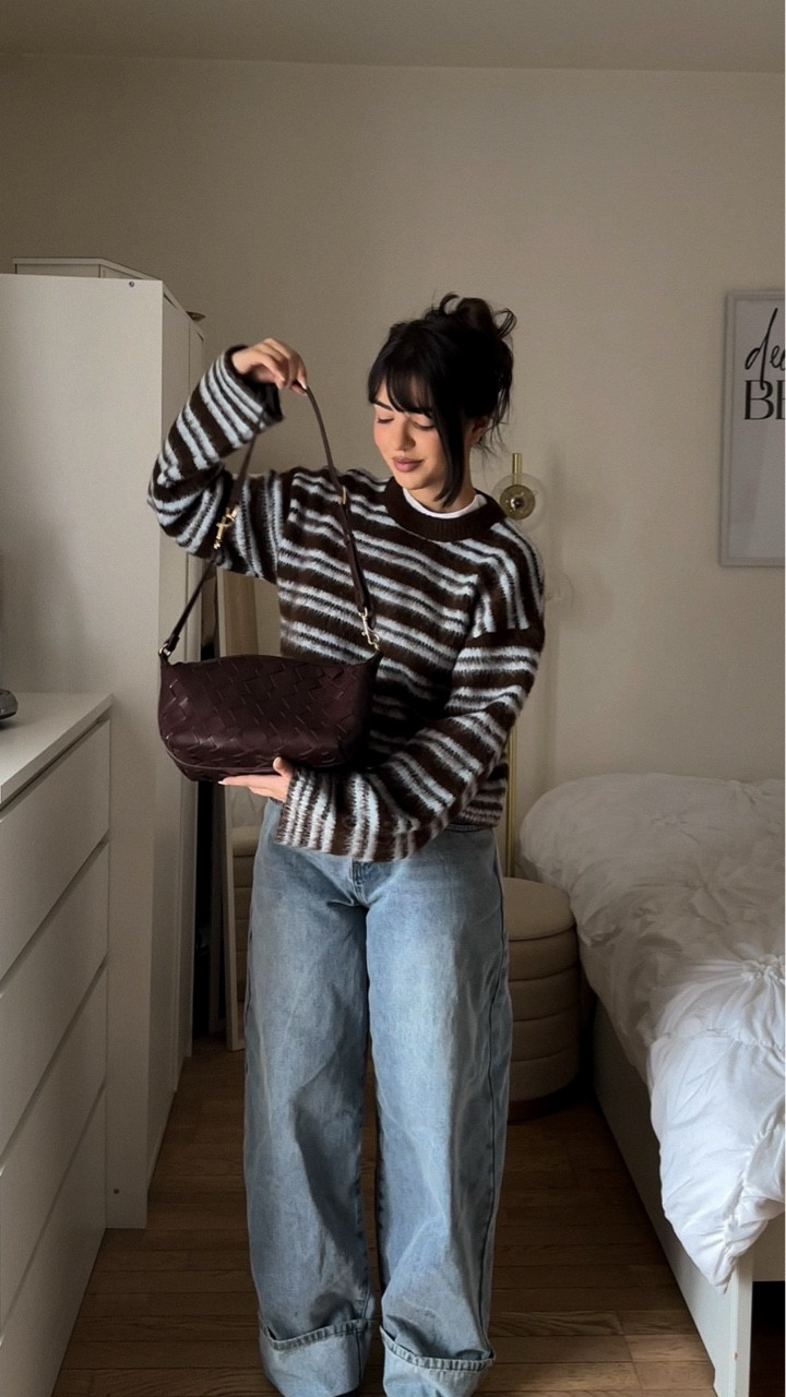 Styling this cute bag from @parfois +  a mystery bag charm 😩🩵
Details 
Bag - @parfois 
Shirt and sweater - @asos 
Jeans - @edikted 
Shoes - @vagabondshoemakers 
Belt - @asos 
.
.
.
.
.
.
.
.
.
.
#grwm #outfitinspo #outfitideas #winterstyle #winterfashion capsulewardrobe casuallook casualchic zara hm aesthetic lookbook lookdujour outfitdiaries minimalstyle Fashion winteressentials timelessfashion ootd