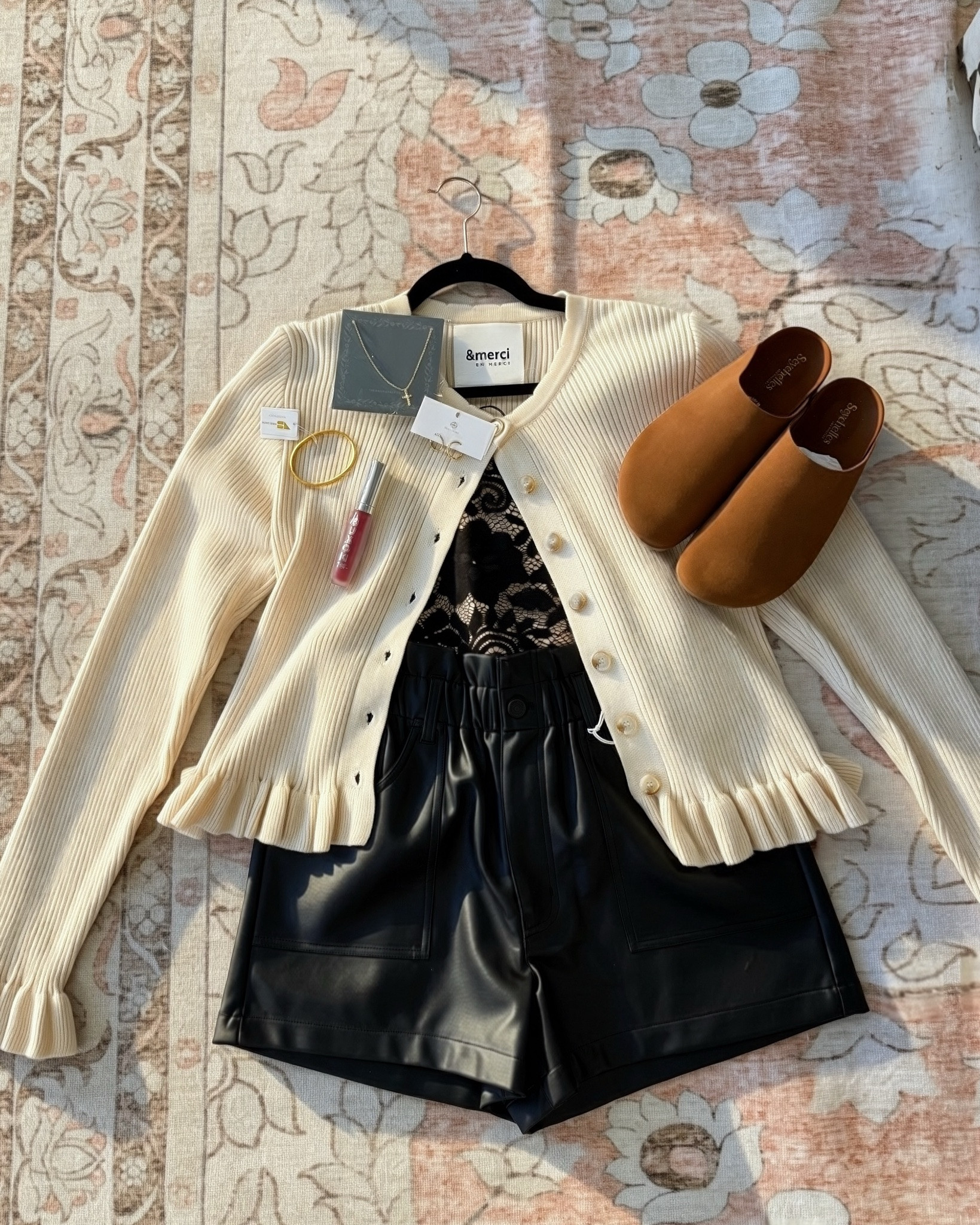 Transitional fall fit, yes please. 🫶🏻🍂

#LTKootd #LTKSeasonal #LTKdayinmylife