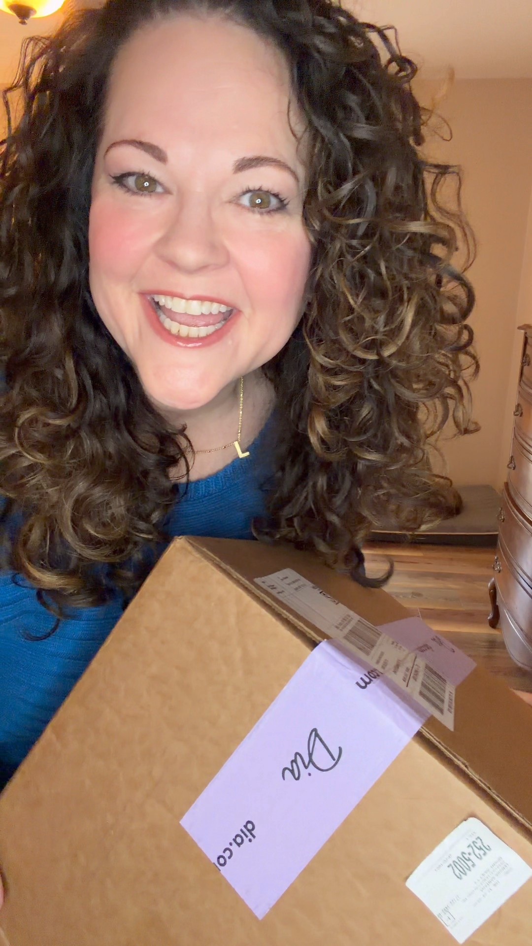 Opening a Dia box is always a little adventure ✨
Some months are absolute magic… and some months are more let’s see what we can make work.

This unboxing had a mix of hits, misses, and a few surprises—and I only try on what I think will work for me. Fit, fabric, styling potential, and whether it earns a spot in my closet or heads right back 📦➡️↩️

If you love realistic try-ons, plus-size fashion that isn’t overhyped, and seeing how subscription boxes really turn out month to month, this one’s for you.

Stay tuned—because the next box could be that box again. 👀✨

And if you are as much of a fan of those cat slippers as I am… comment CAT for a link!

#DiaAndCo
#PlusSizeFashion
#PlusSizeTryOn
#RealStyle
#UnboxingReel