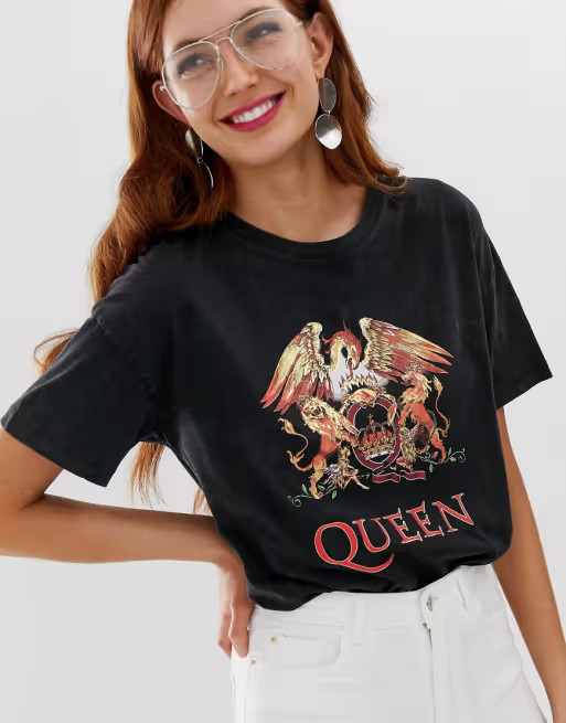 Stradivarius – Schwarzes T-Shirt mit lizensierten Motiv | ASOS DE