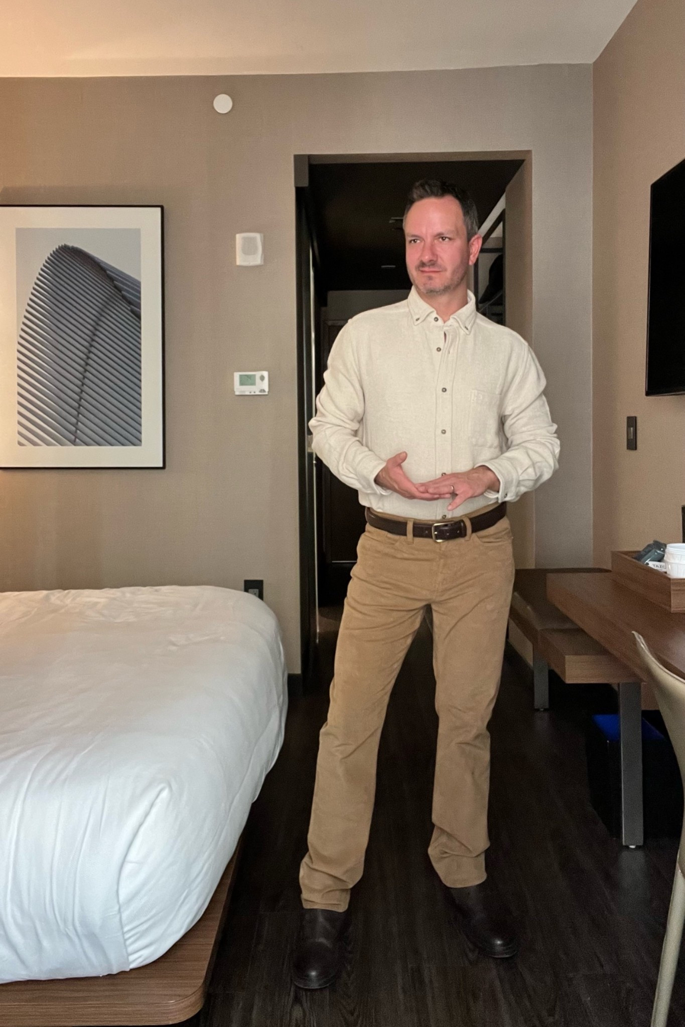 This fall outfit is a classic color combination. Neutrals are always a good look for autumn and the texture on this shirt give it just a little more elevated look