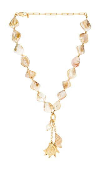 Ettika True Shell Necklace in Metallic Gold. | Revolve Clothing (Global)