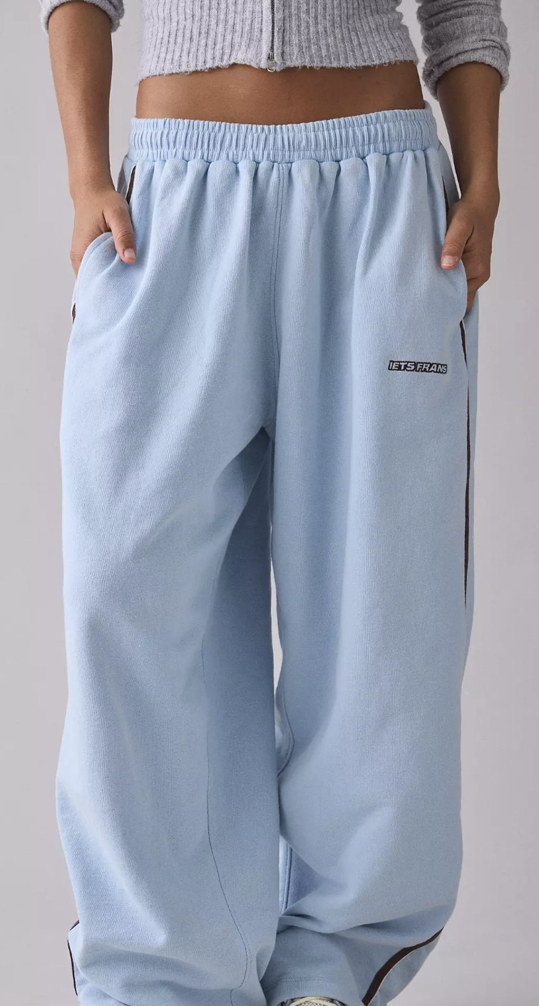 BABY BLUE IETS FRANS @urbanoutfitters-eu

#LTKdayinmylife #LTKgrwm #LTKootd