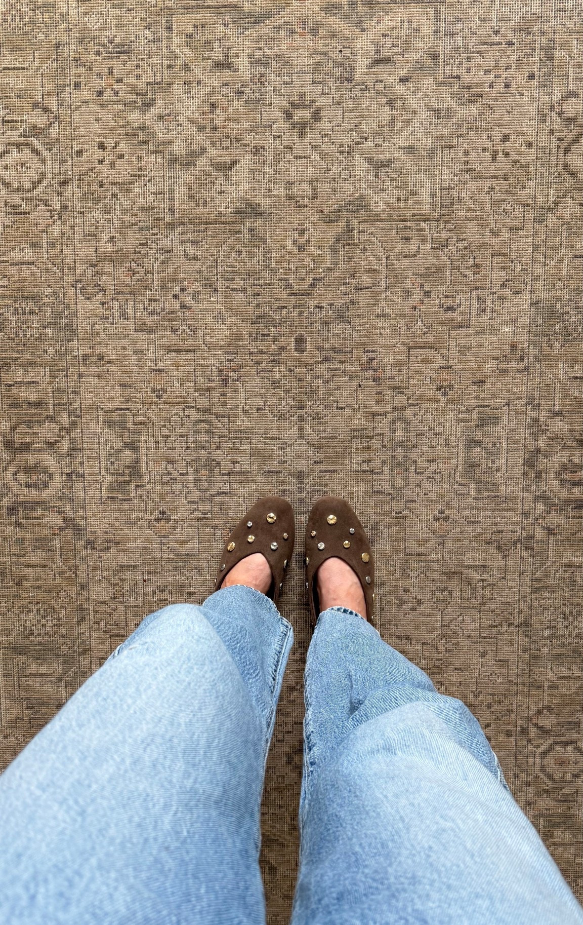 I had to show these shoes again because they’re back in stock and all sizes! ￼￼

Flats, ballet, shoes, spring, rug, runner, kitchen, jeans, denim, Levi’s, target, budget, friendly, fashion

#LTKmomlife #LTKootd #LTKHome