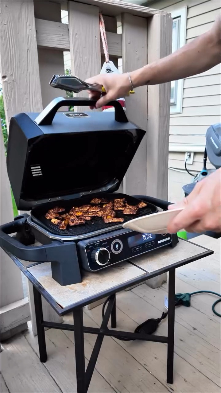 Do you have some extra squash at home? Make these easy grilled squash recipe! #grilledsquash #summerrecipes #healthyrecipes #chaoticcooking #cookingtok