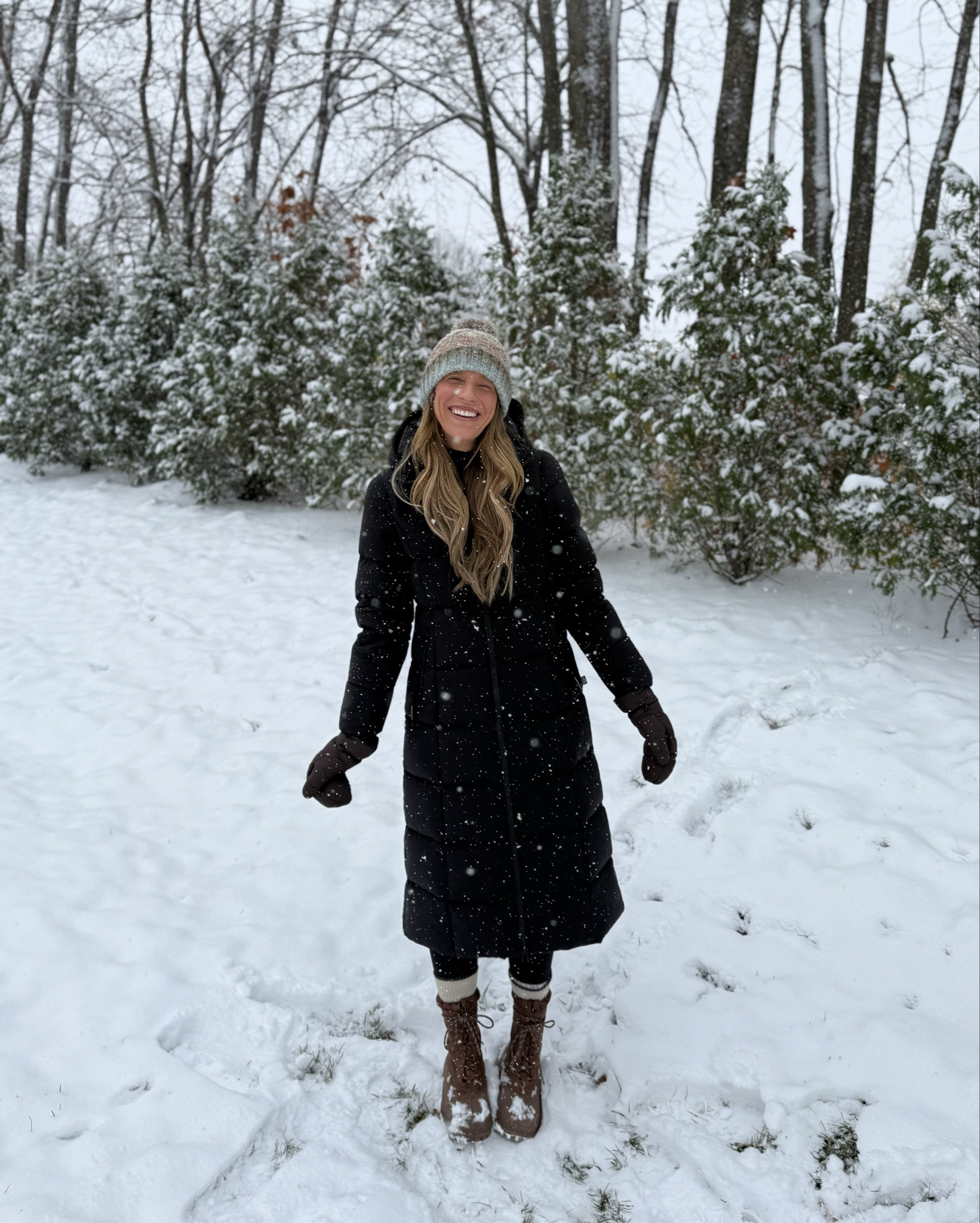 Snow day outfit! Wearing one of my favorite puffer coats. SO WARM. Wasn’t cold at all and tall girl friendly. This is the super SNUG super puff so it cinches around the waist. I size up to medium so o can layer thick sweaters under
If you want a more straight fitting coat and not the cinch get the super puff - long (not the snug)



Aritzia, Hunter boots, winter gear, snow gear, winter outfit

#LTKootd #LTKTall #LTKHoliday