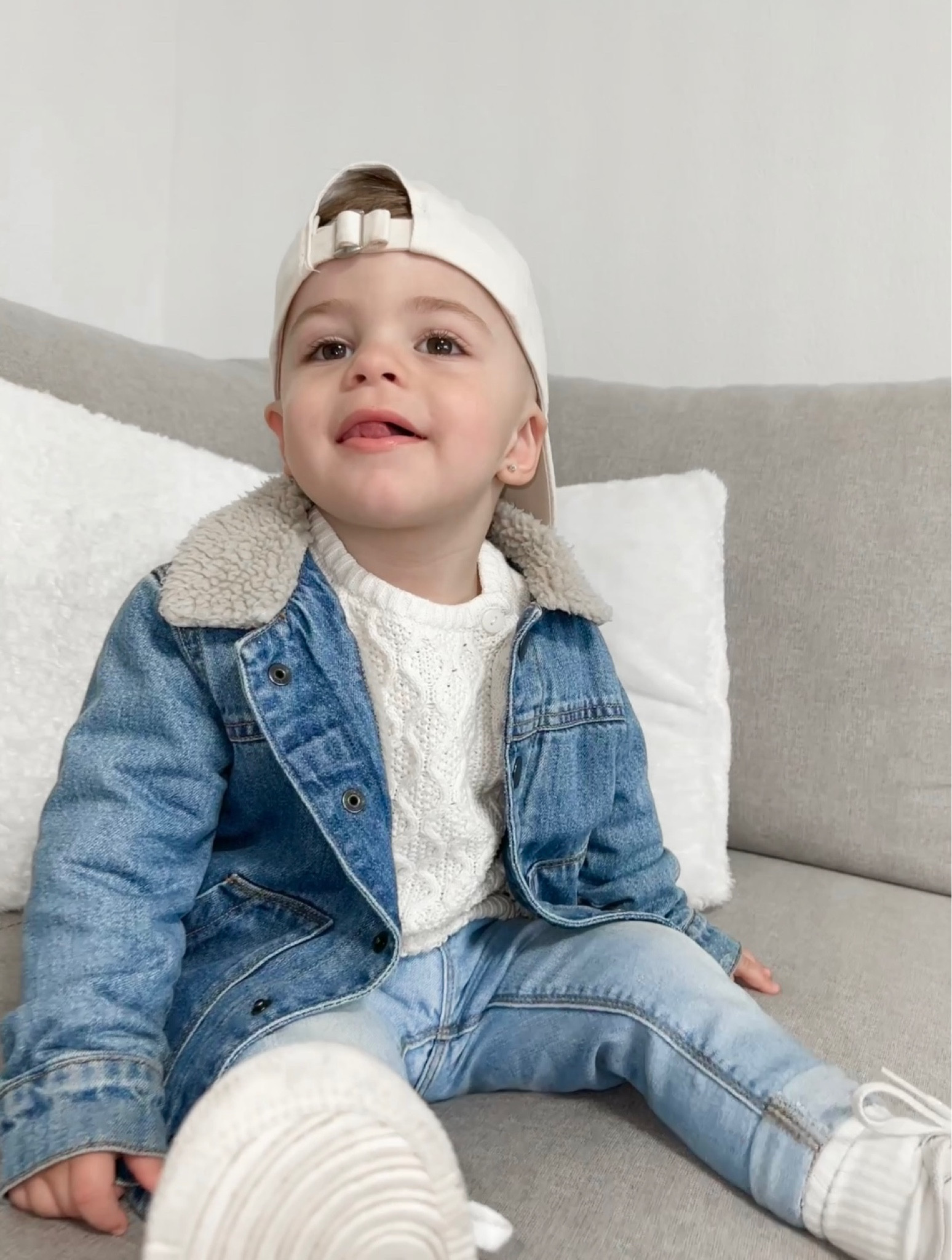 Folgen Sie ihm auf Instagram für mehr Outfit-Details @mailo.leandro oder auf Tiktok @mailo.leandro

Alter auf dem Foto: 2J

Babyboystyke, Baby-Outfit, süße Baby-Kleidung, Herbst-Baby, Baby-Mode

#LTKbaby #LTKkids #LTKFind