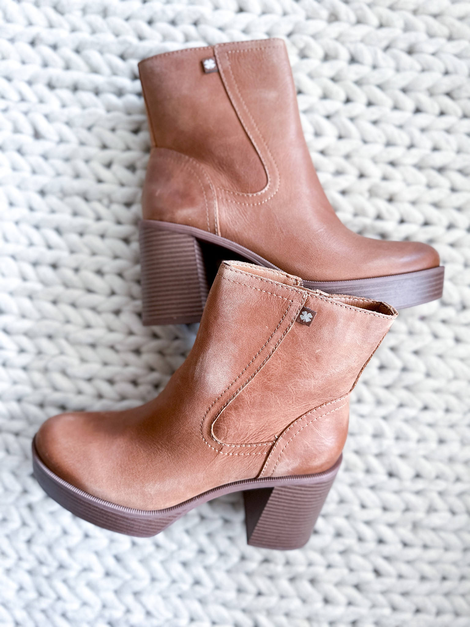 Unboxing everything that arrived while we were on our texas trip — these chunky boots are so cute with jeans, skirts, & dresses 

#luckybrand #boots #chunkyboots #cuteboots #brownboots 

Boots - Brown Boots - Festival Boots 

#LTKFestival #LTKshoecrush #LTKstyletip