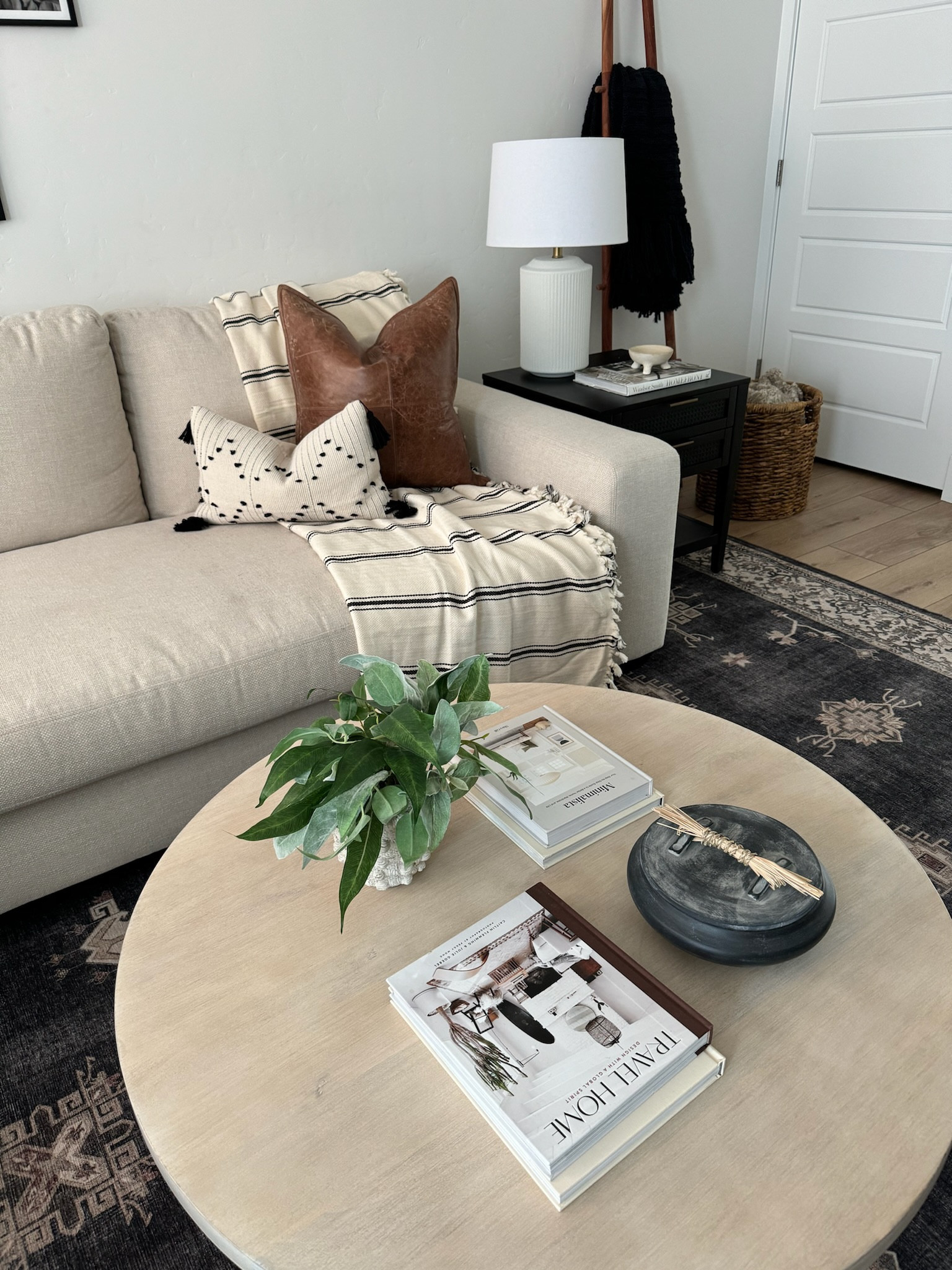 Fall living room decor 🤍

#LTKHome #LTKSeasonal #LTKStyleTip