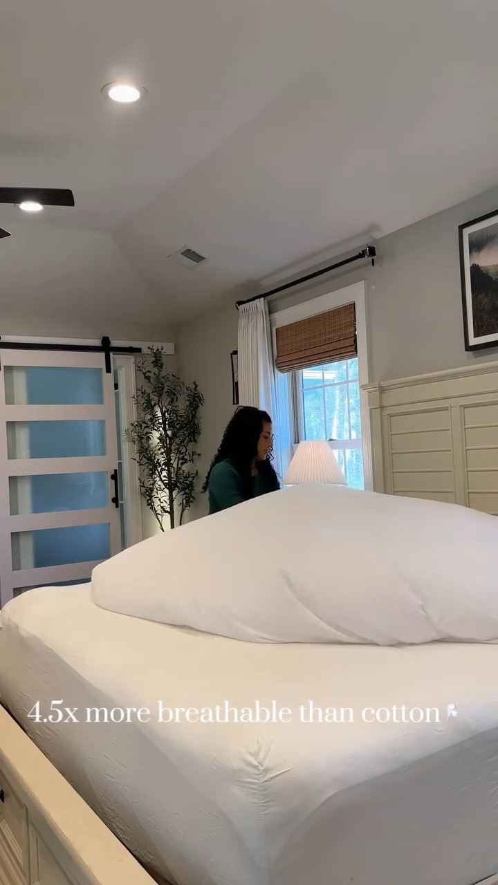 Si duermes con calor, NECESITAS esta mejora 🔥→❄️
Las sábanas de enfriamiento BlendTek™ de Breescape son 3.1x más frescas que el rayón de bambú, 4.5x más transpirables que el algodón y 1.5x más absorbentes.
@breescapehome — realmente transformadoras.

Pssst… tienen 35% de descuento por Black Friday 👀✨

Enlace en mi Amazon Storefront — comenta BED para obtener el enlace directo.
•
•
•For my hot sleepers, you NEED this upgrade 🔥→❄️
Breescape’s BlendTek™ cooling sheets are 3.1x cooler than bamboo rayon, 4.5x more breathable than cotton, and 1.5x more absorbent.
@breescapehome — truly game-changing.

Pssst… they’re 35% off for Black Friday 👀✨

Link is in my Amazon Storefront — comment BED for the direct link.
•
•
neutral home decor, bedroom 
styling, cozy home, hygge, bedding, sheets, bed styling

#breescape #keepcool #breescapecoolingcomforter #breescapecoolingblanket #breescapecoolingsheets #bedding #bedroom #bed

#LTKCyberWeek #LTKHoliday

#LTKHome
