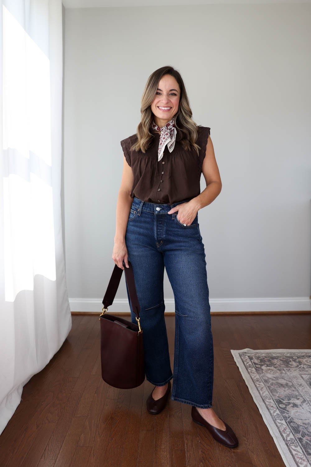 If you like barrel jeans, I love these! 

20% off this full outfit including shoes and bag with code LTK20 

Jeans: petite 24 - 10/1/8” rise 24.5” inseam 
Top: xxs (a little large) 
Shoes: true to size

#LTKPetite #LTKxMadewell