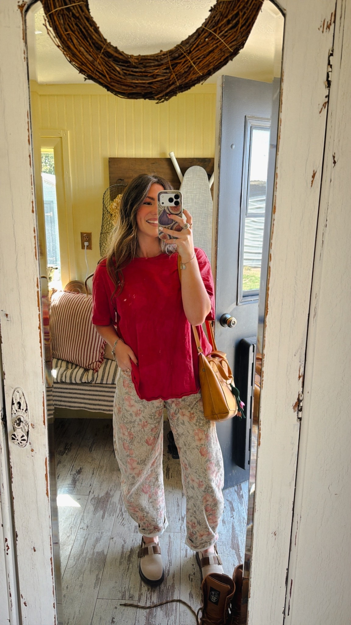 For the love of floral (pants) 😉 for real though I love these vintage looking floral barrel jeans! Paired it with an oversized tee and some slip on clogs!

#LTKPetite #LTKgrwm #LTKootd