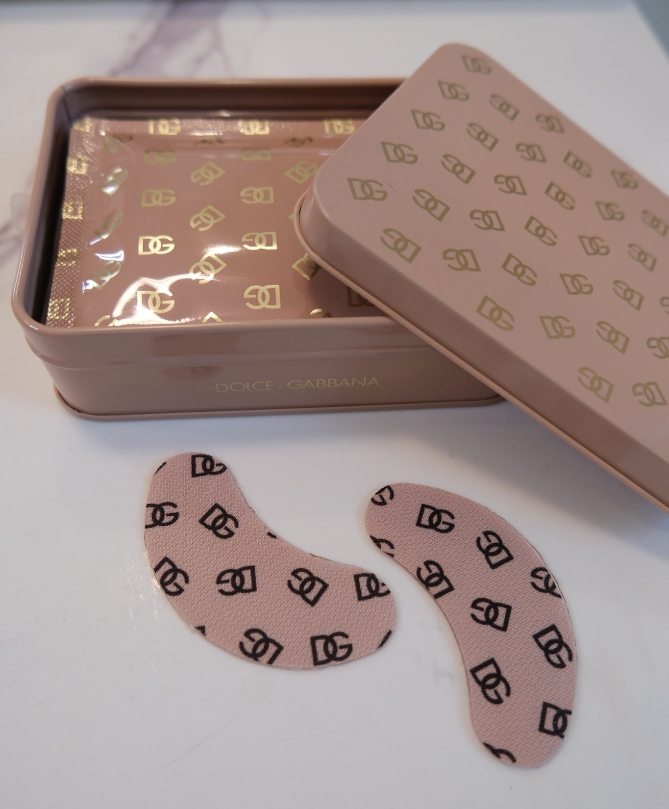 the most bougie eye patches from dolce & gabbana!! would make such a great gift 

#LTKselfcare #LTKGiftGuide #LTKBeauty