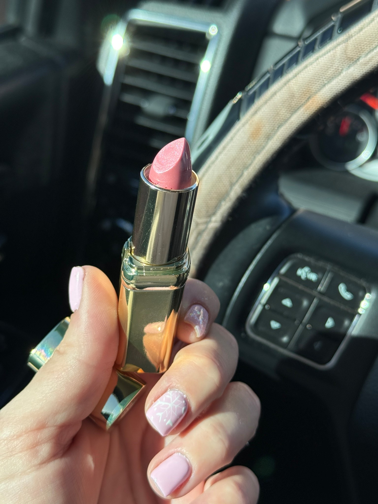 The viral lipstick everyone’s obsessed with 🤍 L’Oréal Ballerina Shoes is that perfect “your lips but better” pink—soft, glossy, effortless. I get the hype 💕

#LTKgrwm #LTKBeauty #LTKGiftGuide